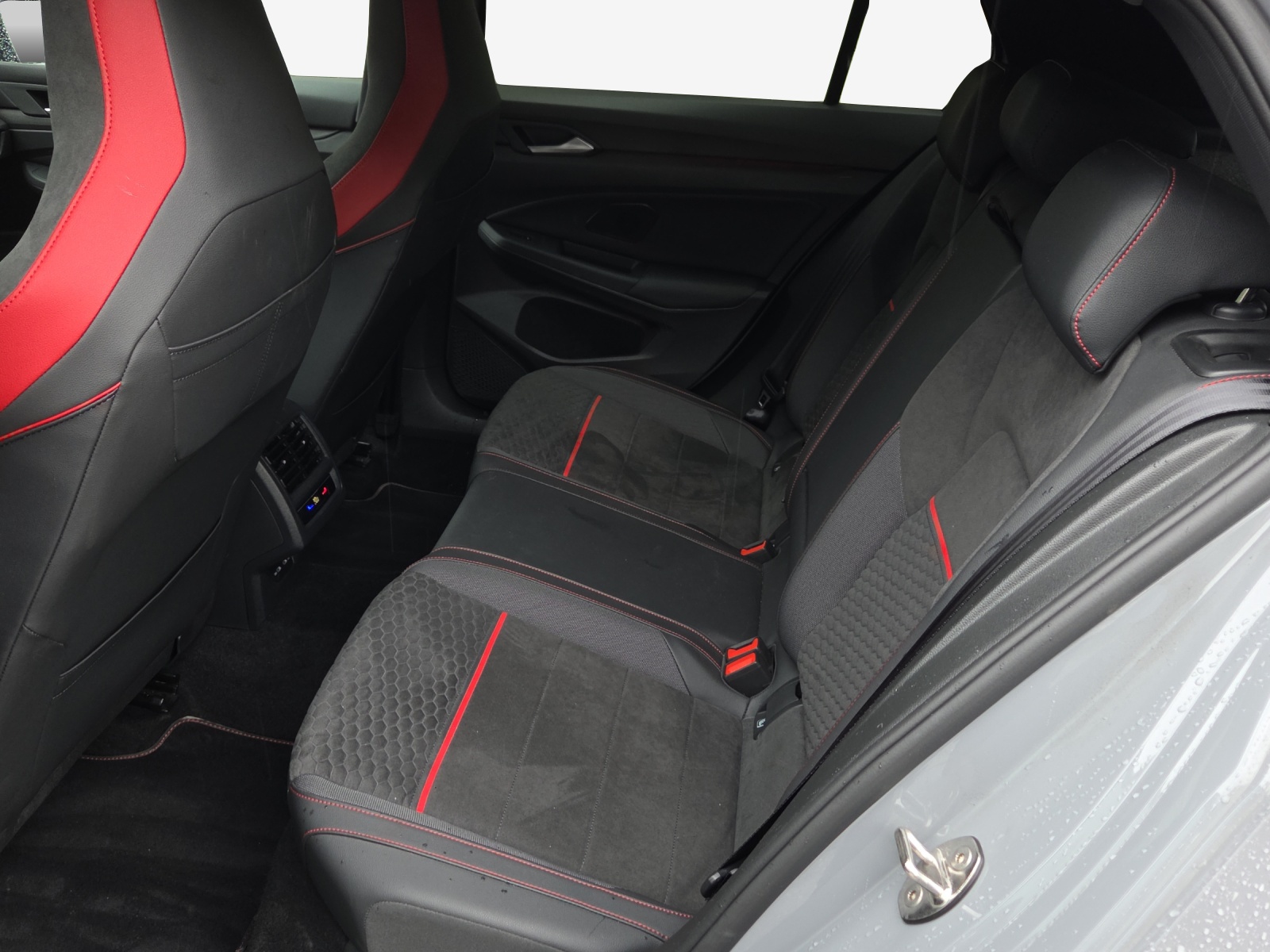 VW Golf 2.0 TSI GTI Clubsport DSG-image-11