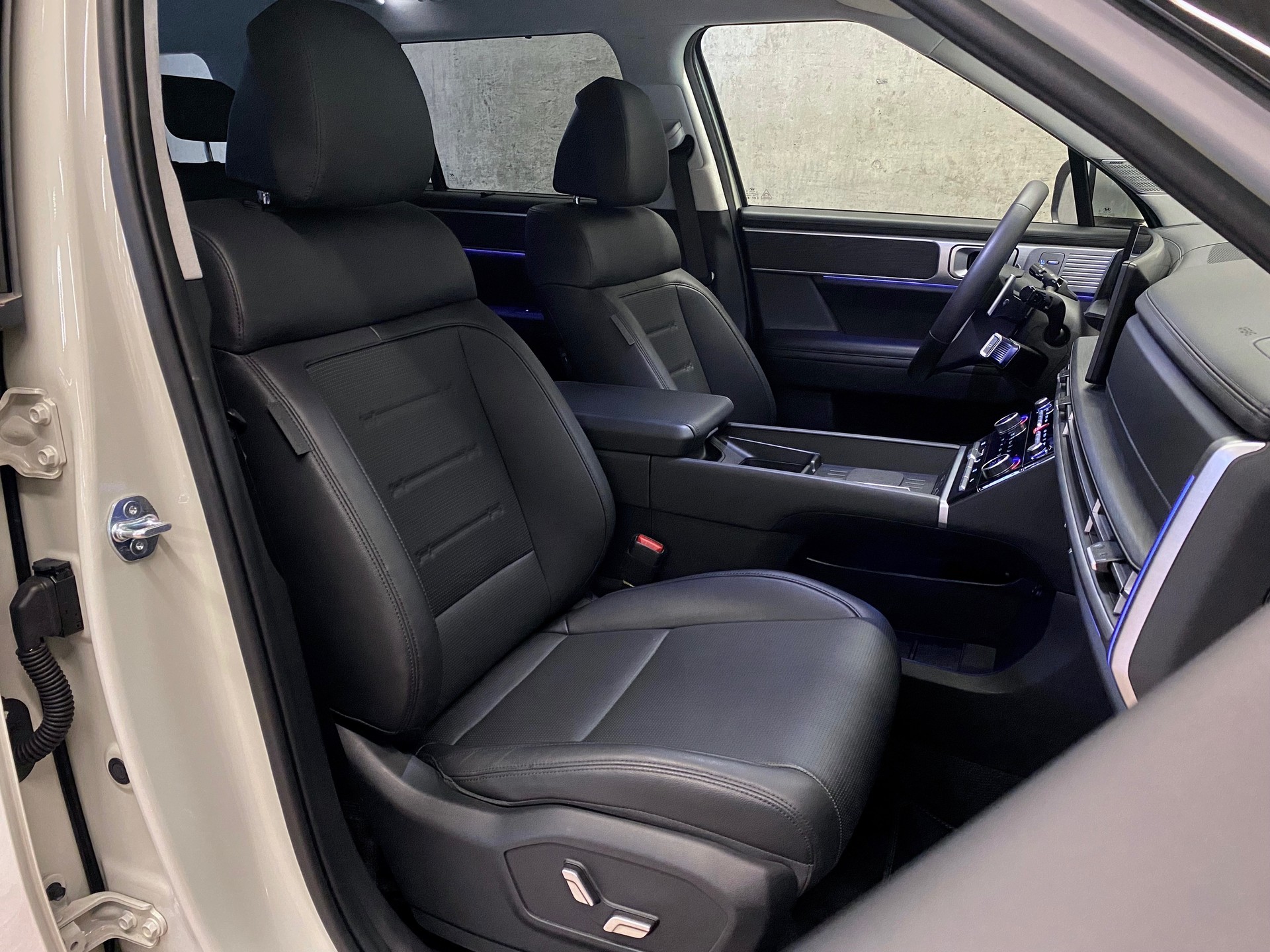 HYUNDAI Santa Fe 1.6*T-GDi*VollHybrid*Vertex*Swiss*4WD*Automatic*-image-4