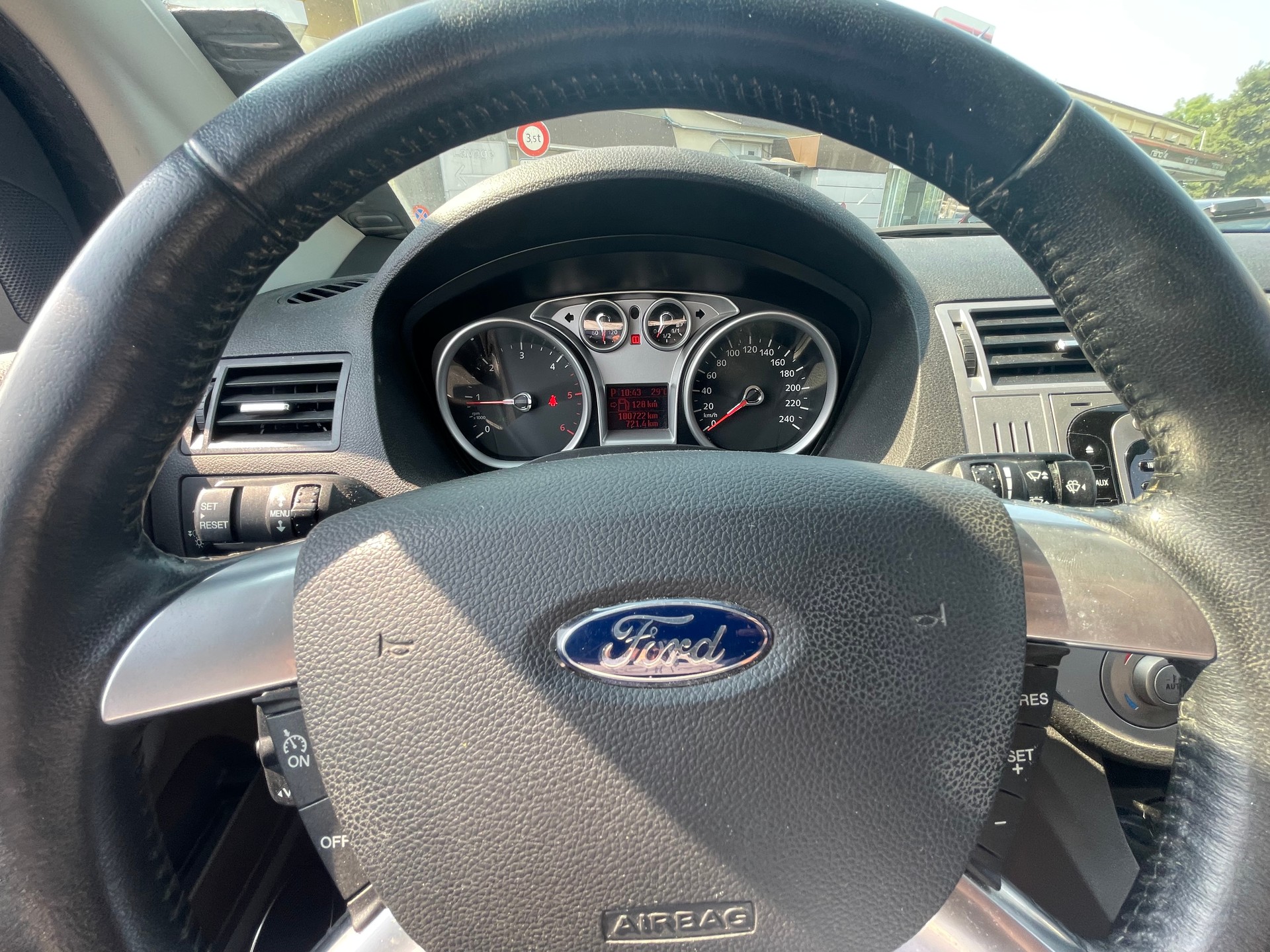 FORD Kuga 2.0 TDCi Carving 4WD PowerShift-image-9