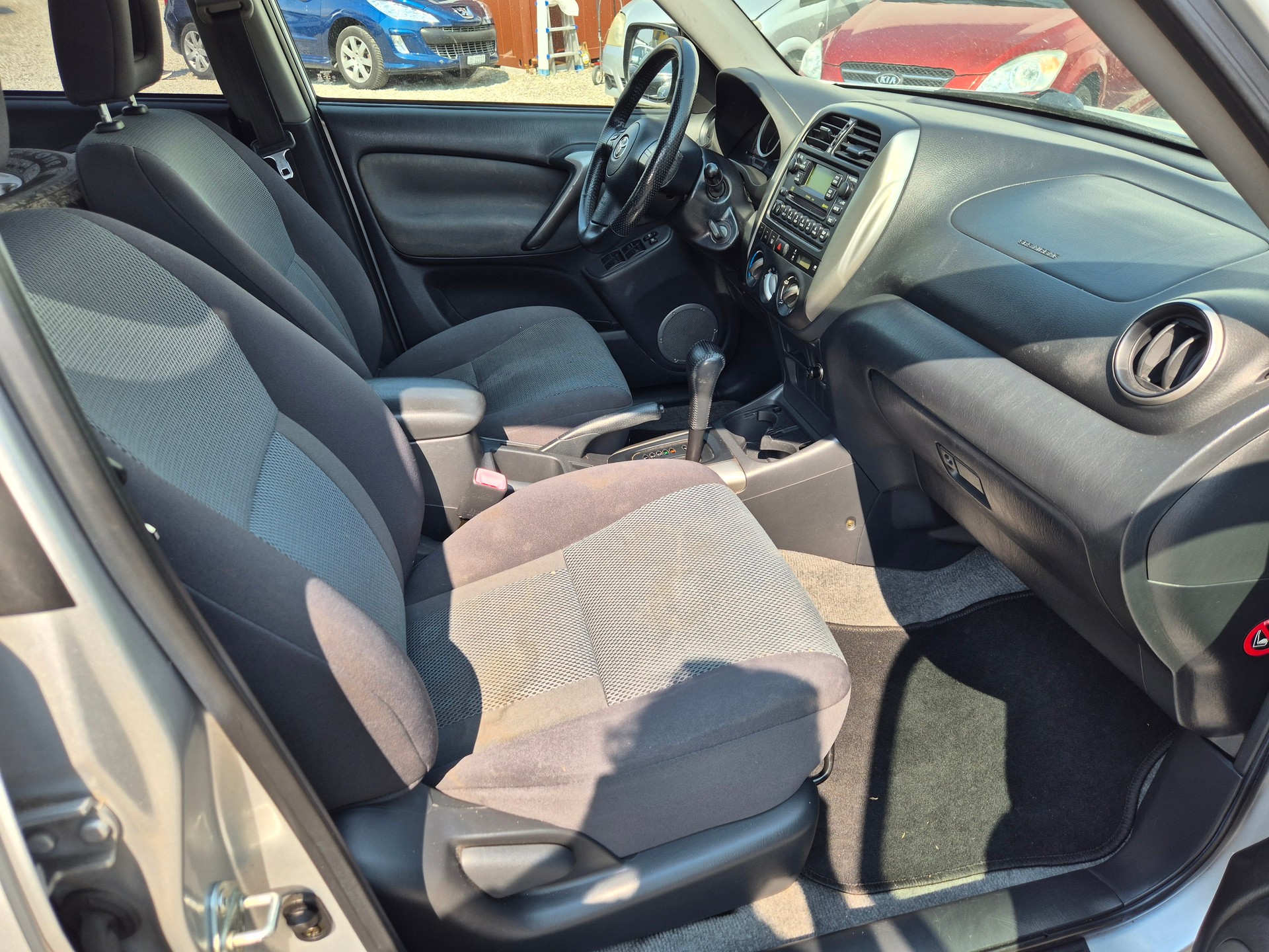 TOYOTA RAV-4 2.0 16V Linea Terra-image-9