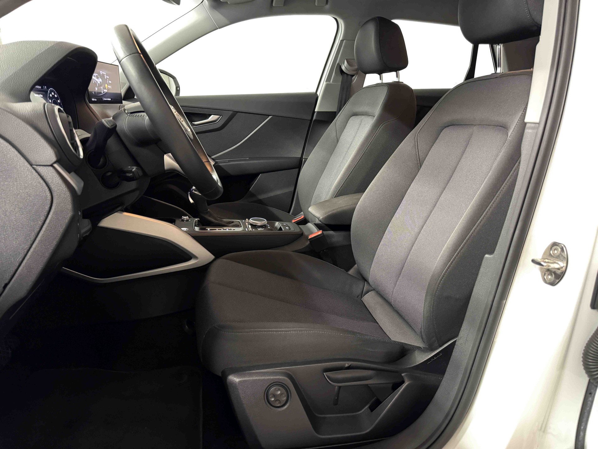 AUDI Q2 35 TFSI advanced S-tronic-image-6