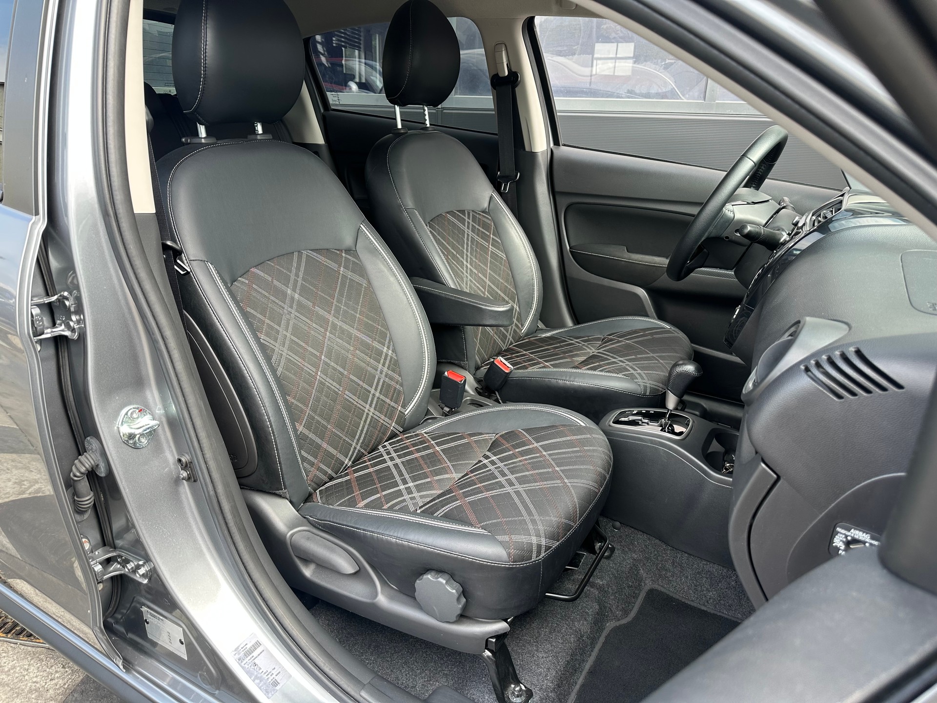 MITSUBISHI Space Star 1.2 Diamond CVT-image-12