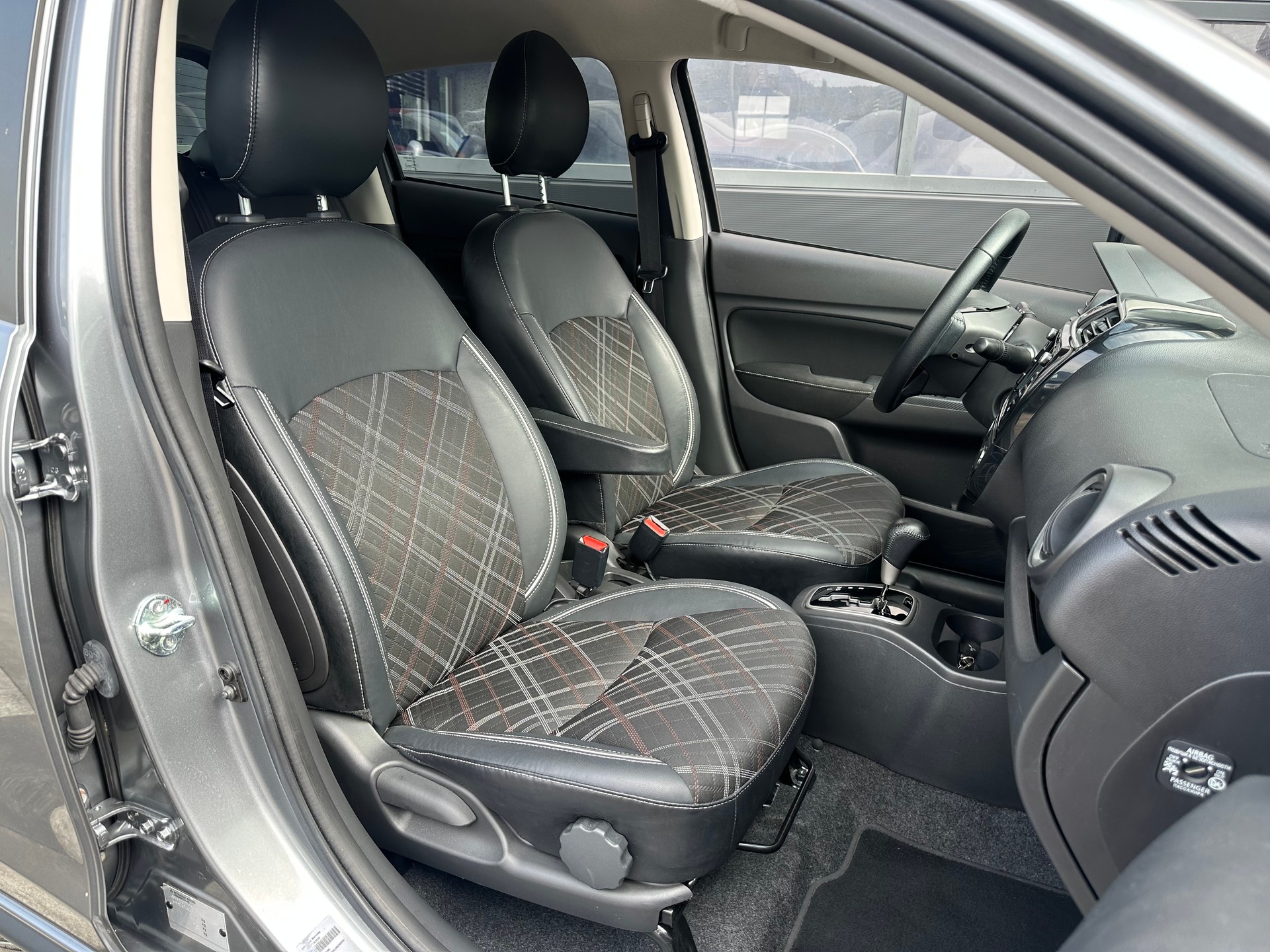 MITSUBISHI Space Star 1.2 Diamond CVT-image-11