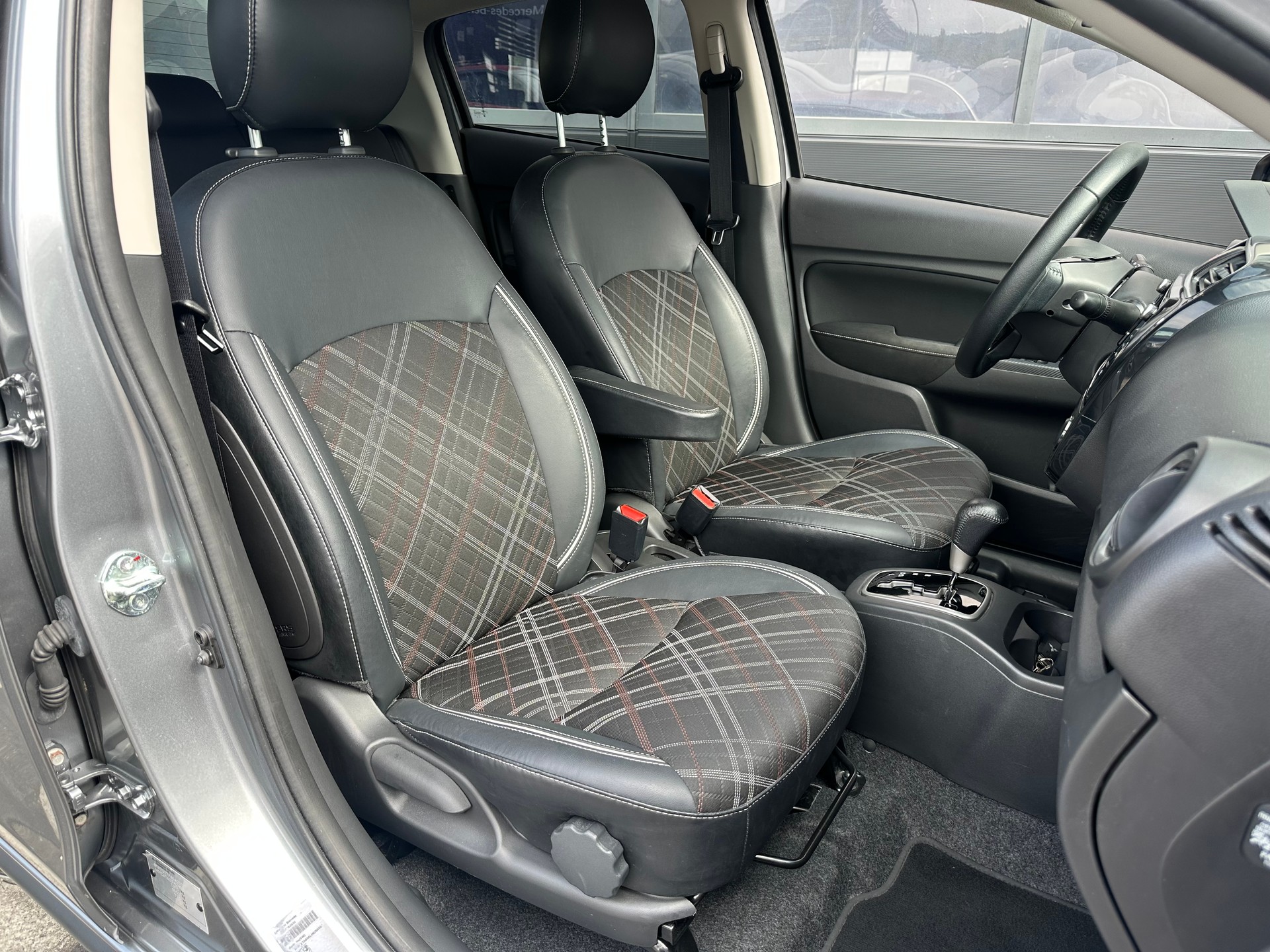 MITSUBISHI Space Star 1.2 Diamond CVT-image-13