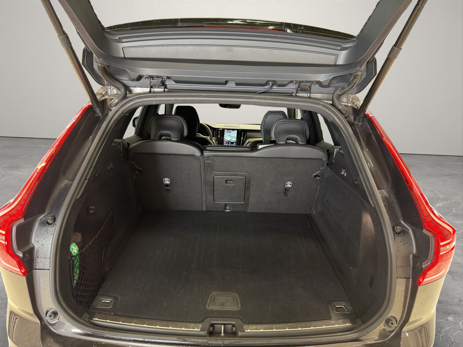VOLVO XC60 2.0 B5 MH Plus Dark AWD-image-16