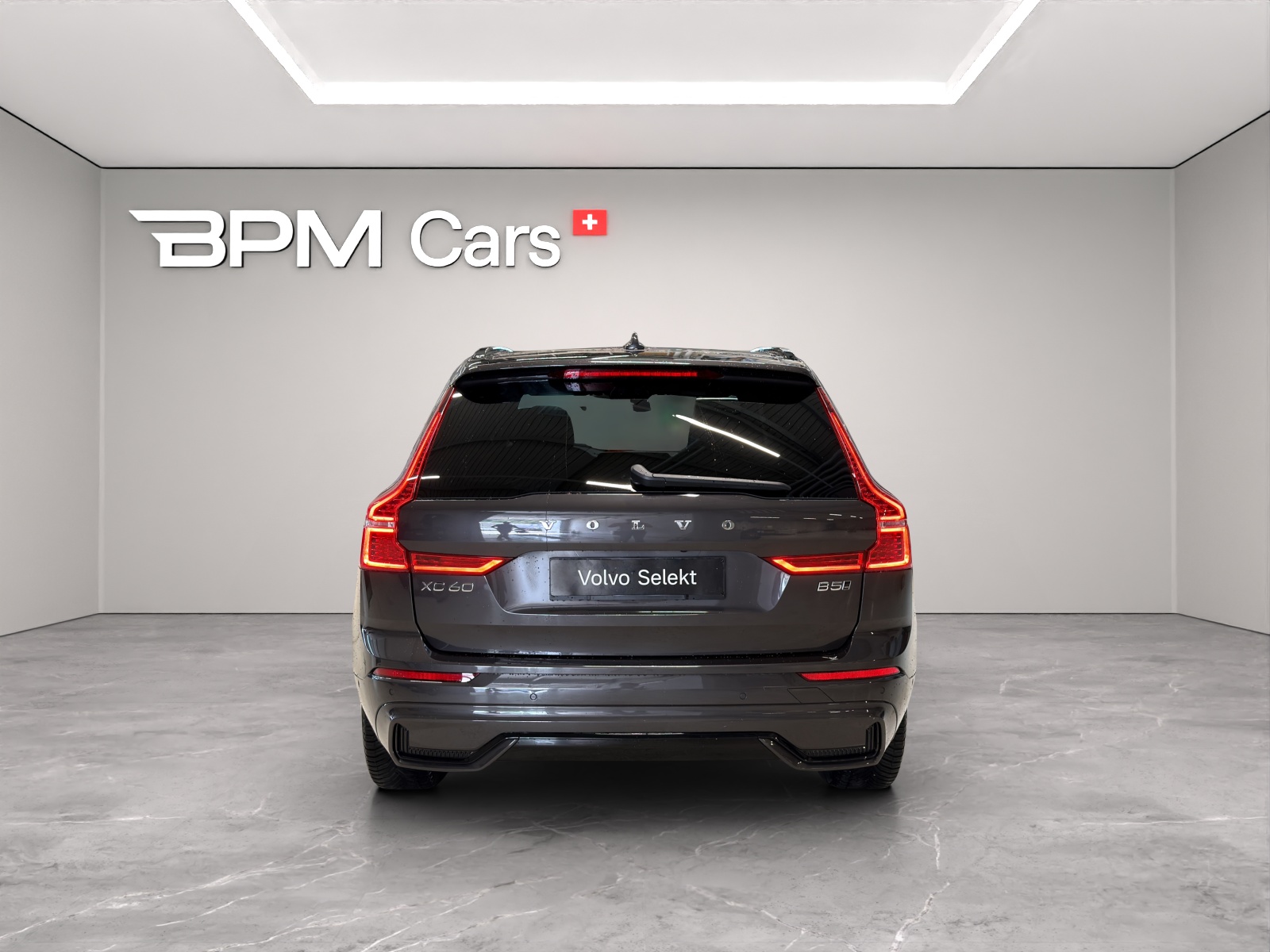 VOLVO XC60 2.0 B5 MH Plus Dark AWD-image-4