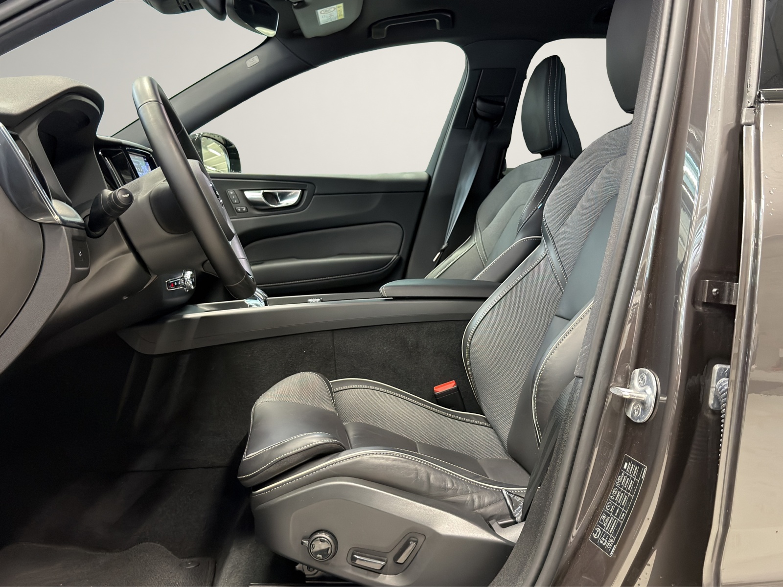 Image VOLVO XC60 XC60 2.0 B5 MH Plus Dark AWD