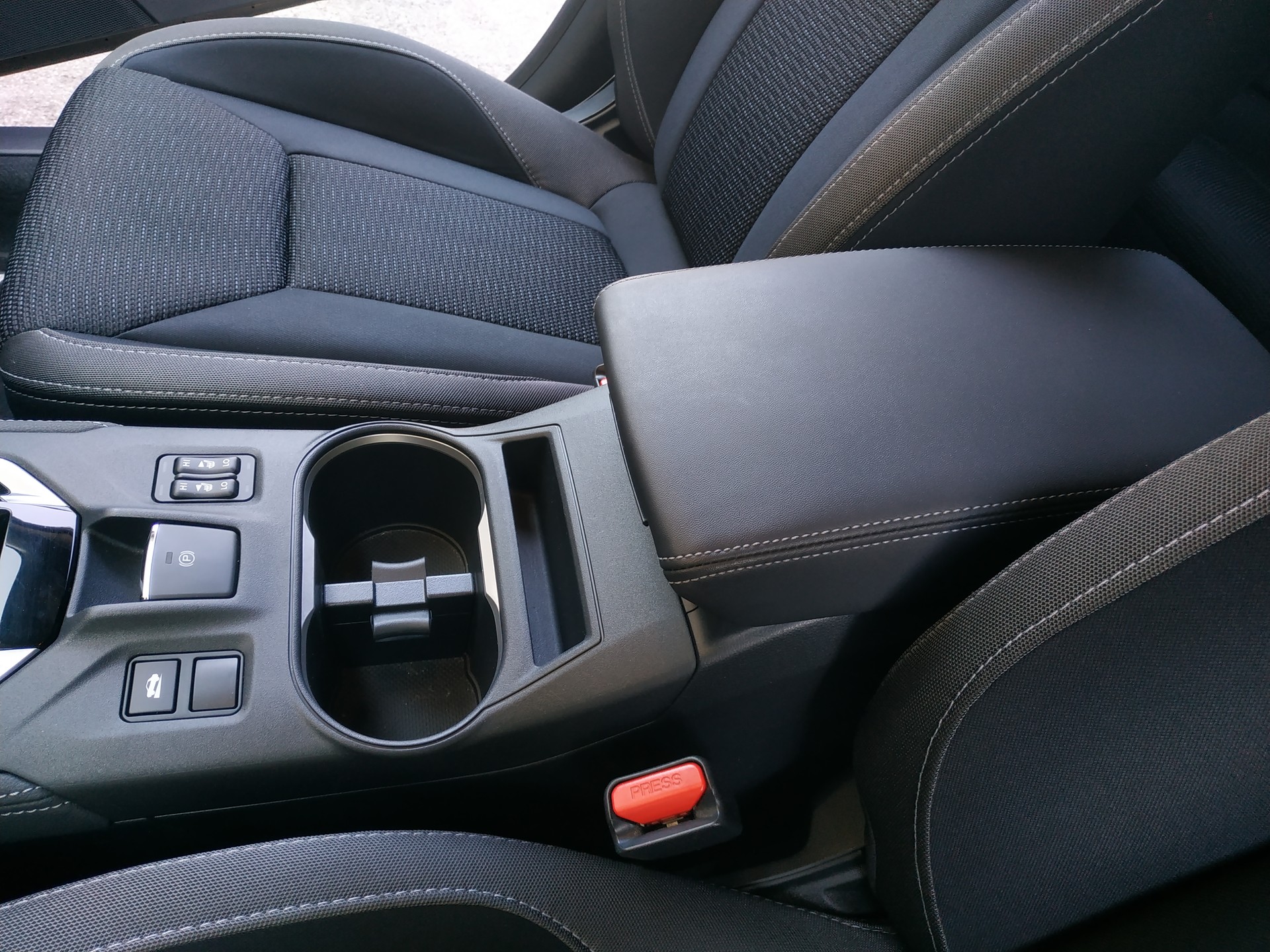 SUBARU Impreza 2.0 Luxury AWD Lineartronic-image-17