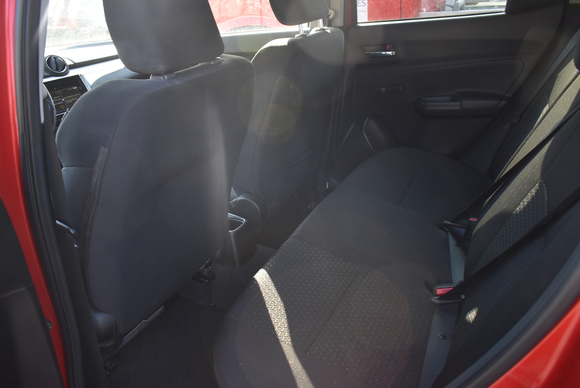 SUZUKI Swift 1.2 Compact + 4x4 Hybrid-image-2