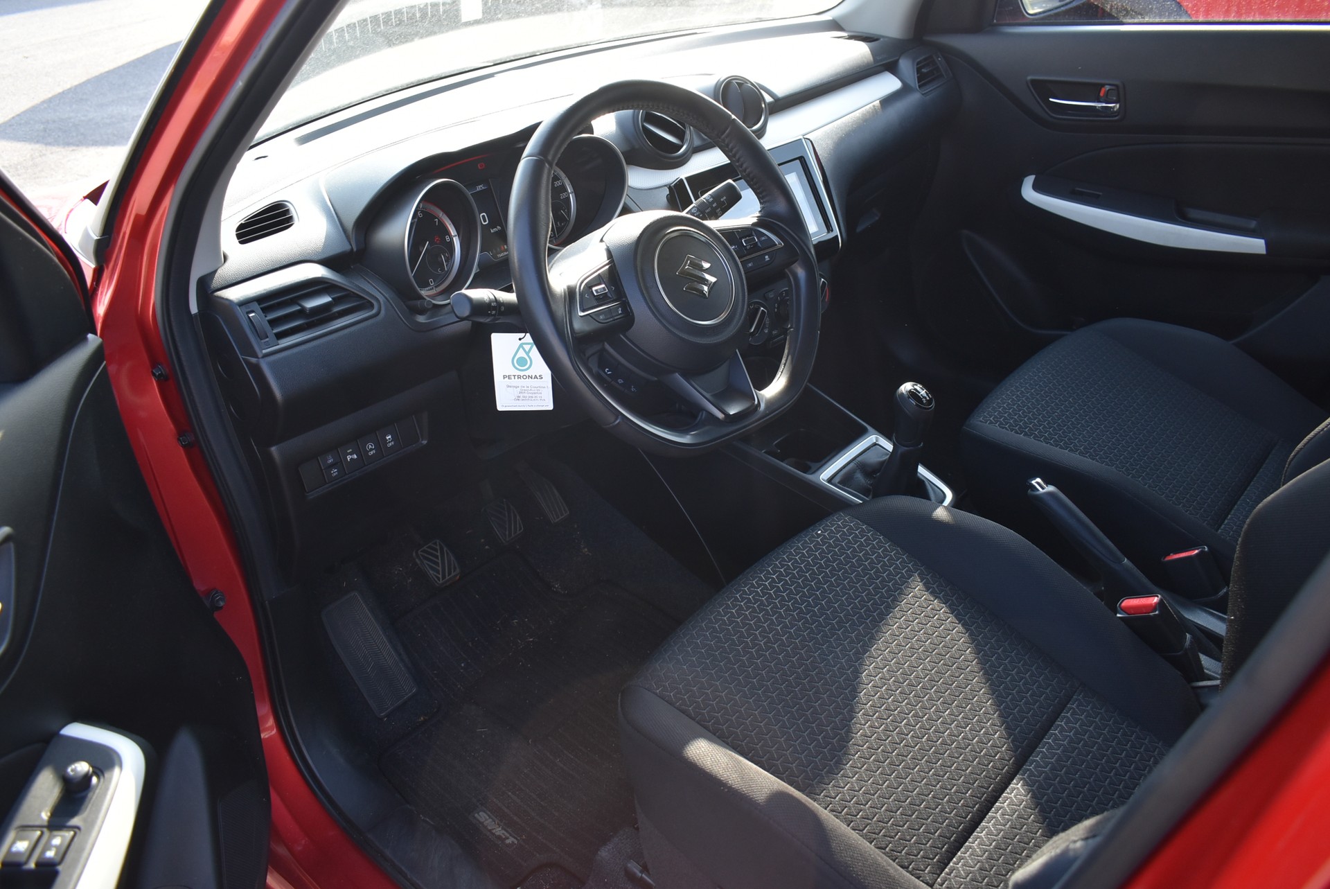 SUZUKI Swift 1.2 Compact + 4x4 Hybrid-image-1