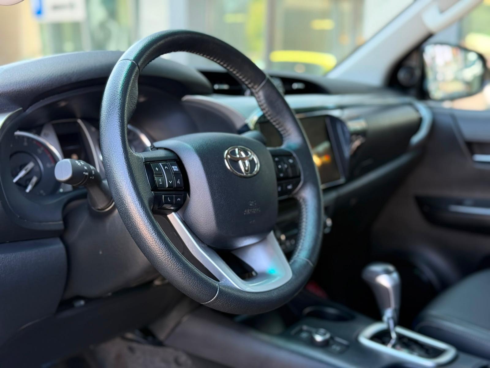 TOYOTA Hilux 2.8D-4D MHEV Executive Double Cab 4x4 A-image-7