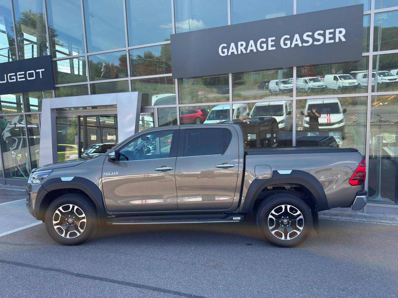 TOYOTA Hilux 2.8D-4D MHEV Executive Double Cab 4x4 A-image-1