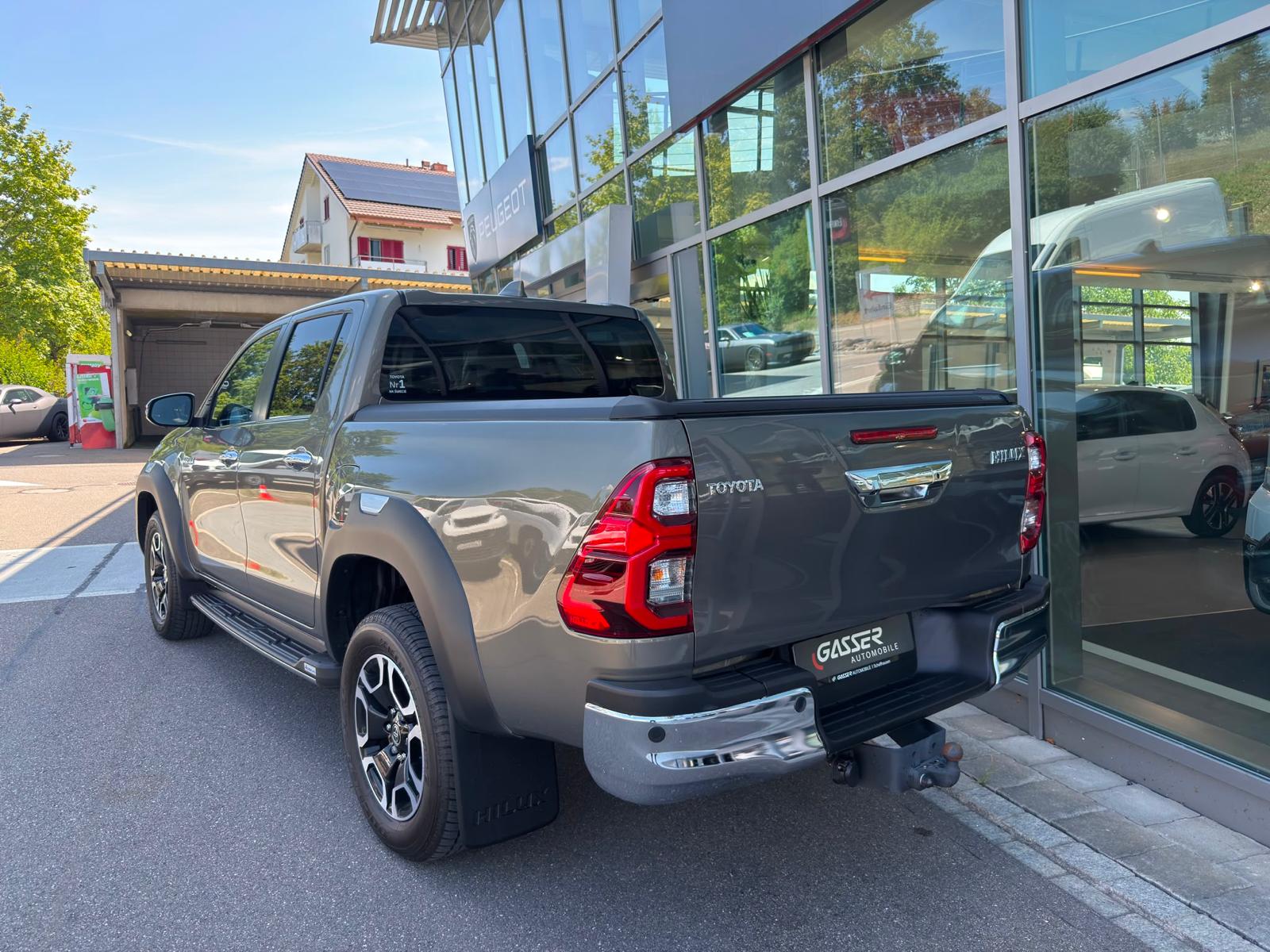 TOYOTA Hilux 2.8D-4D MHEV Executive Double Cab 4x4 A-image-2