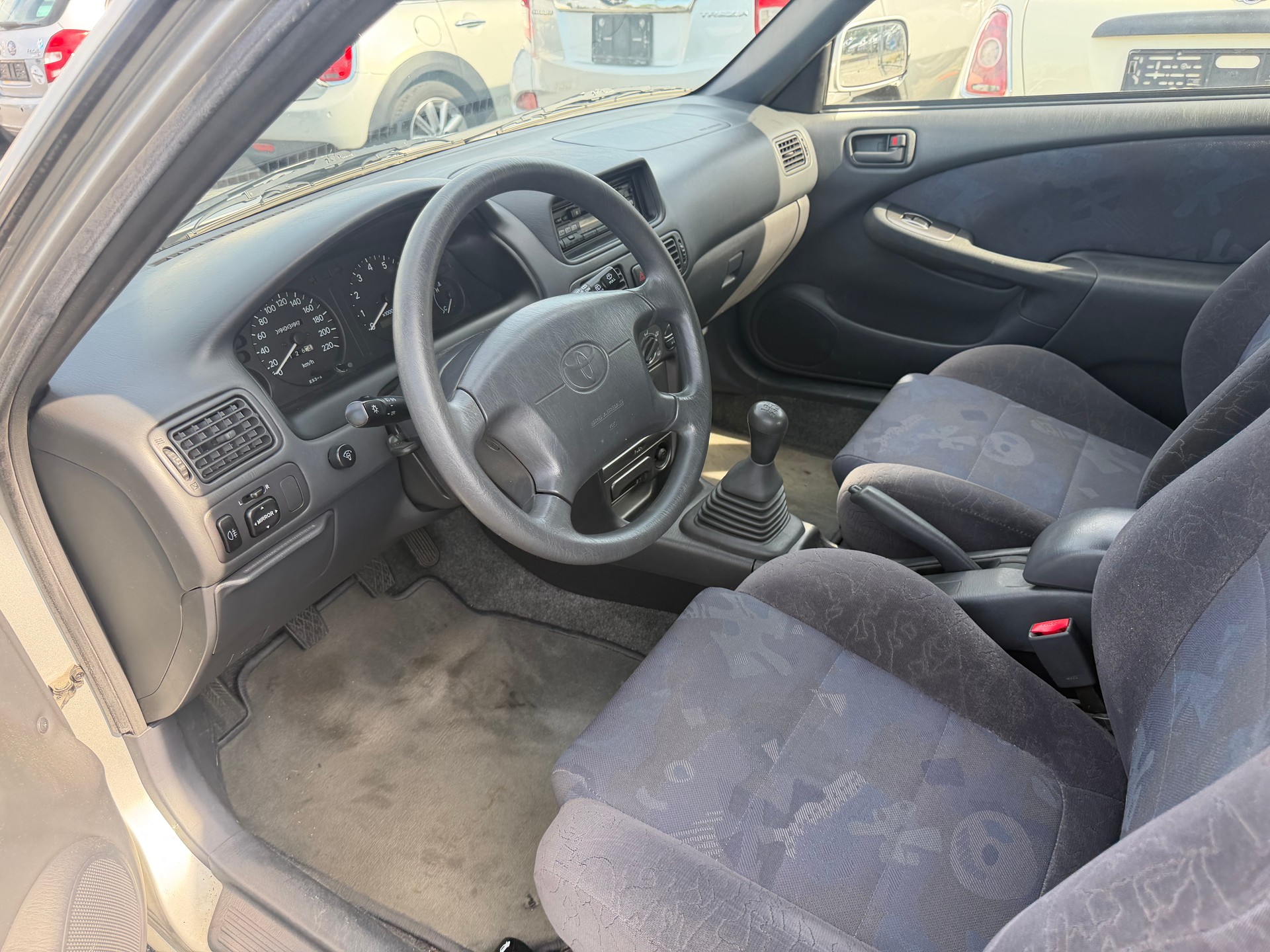 TOYOTA Corolla 1.6 Linea Luna-image-3
