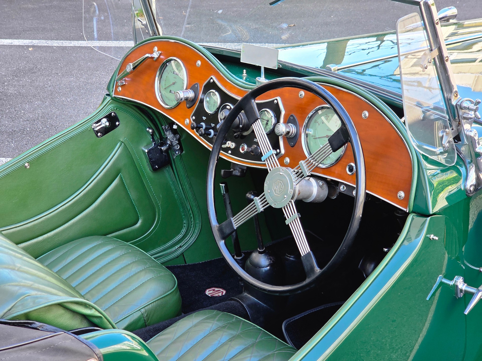 MG TC - configuration et état fantastiques - entièrement restaurée - service et expertise du jour.-image-11