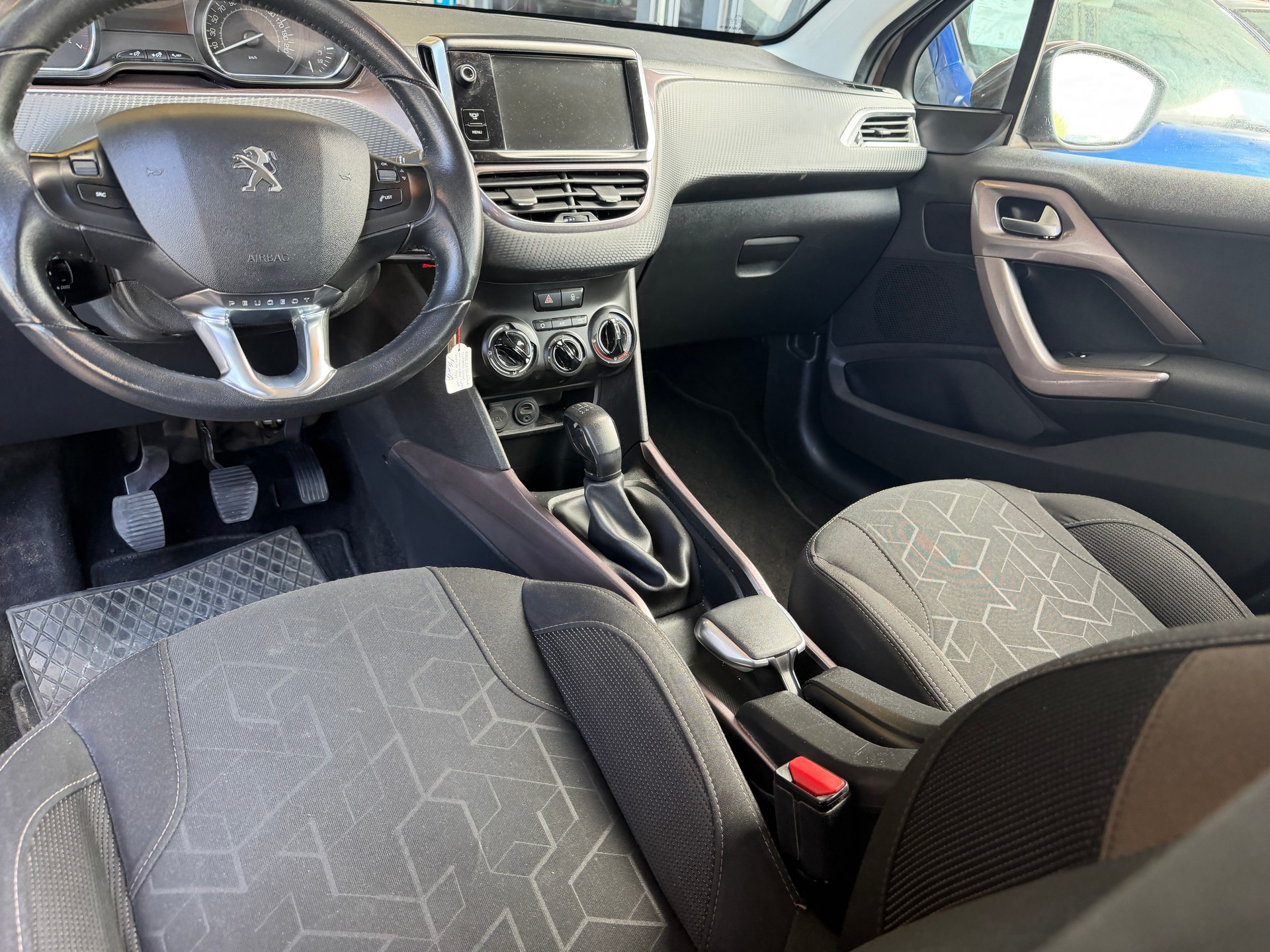 PEUGEOT 2008 1.6 VTI Active-image-8