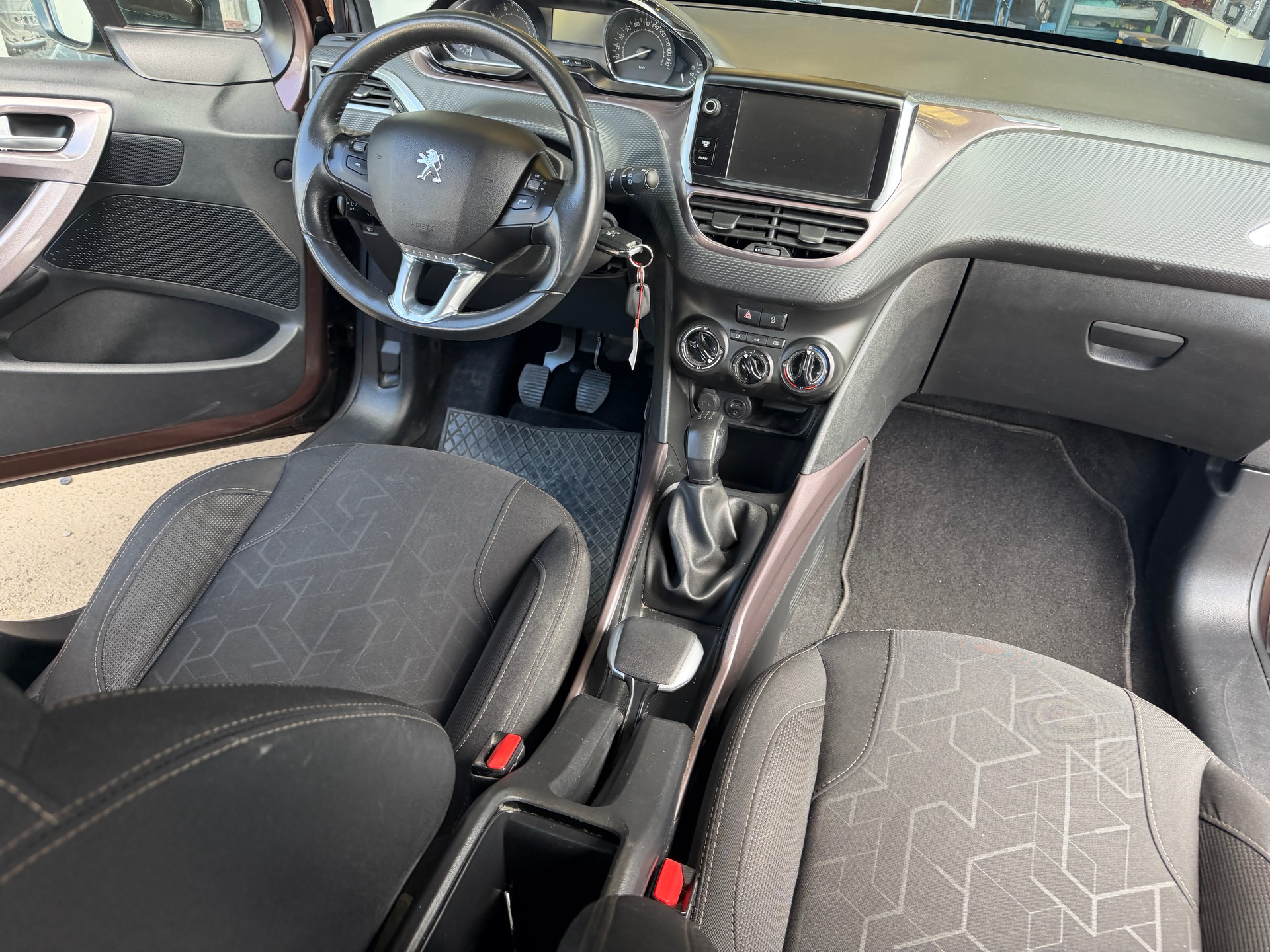 PEUGEOT 2008 1.6 VTI Active-image-9