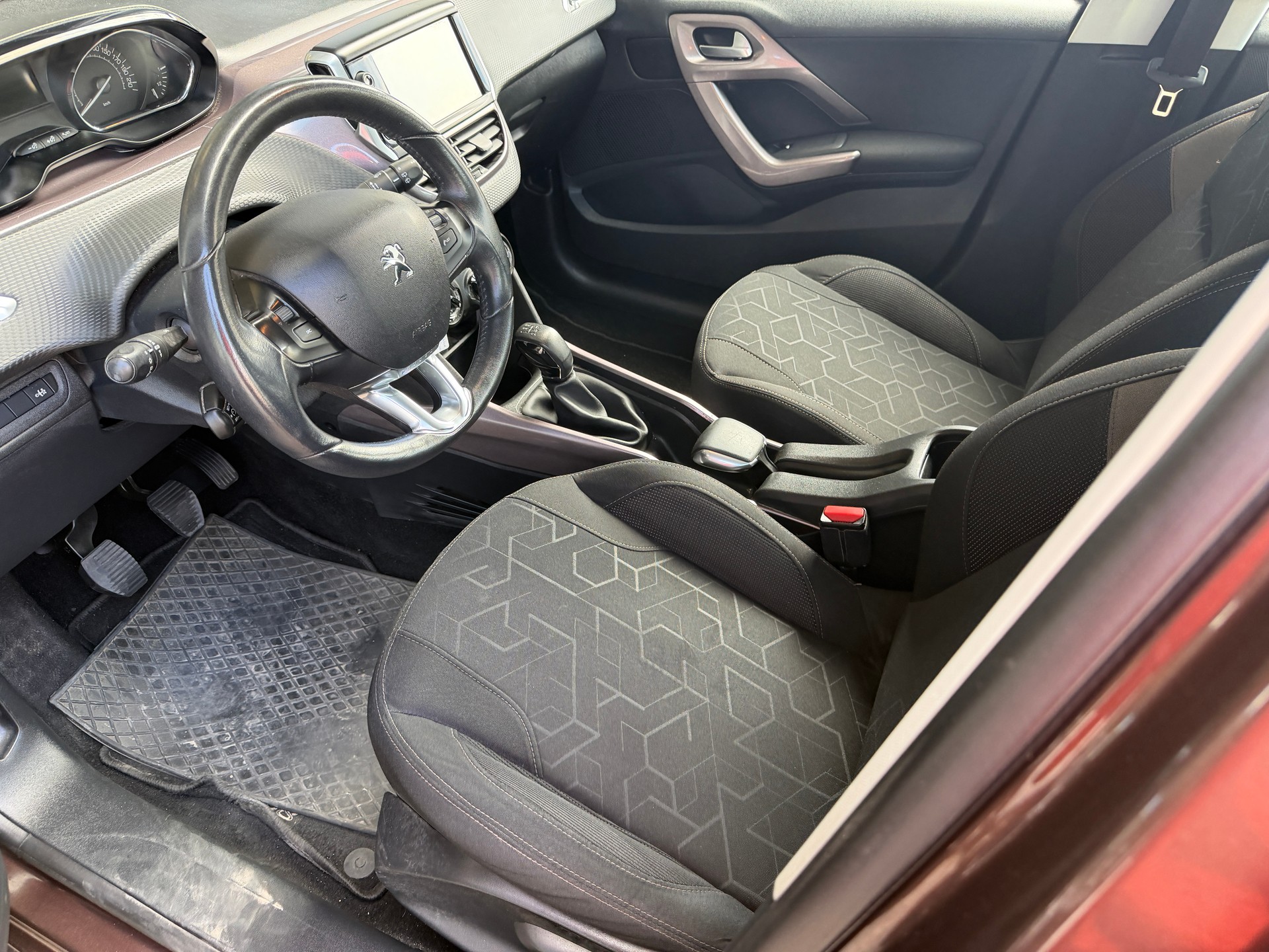 PEUGEOT 2008 1.6 VTI Active-image-6