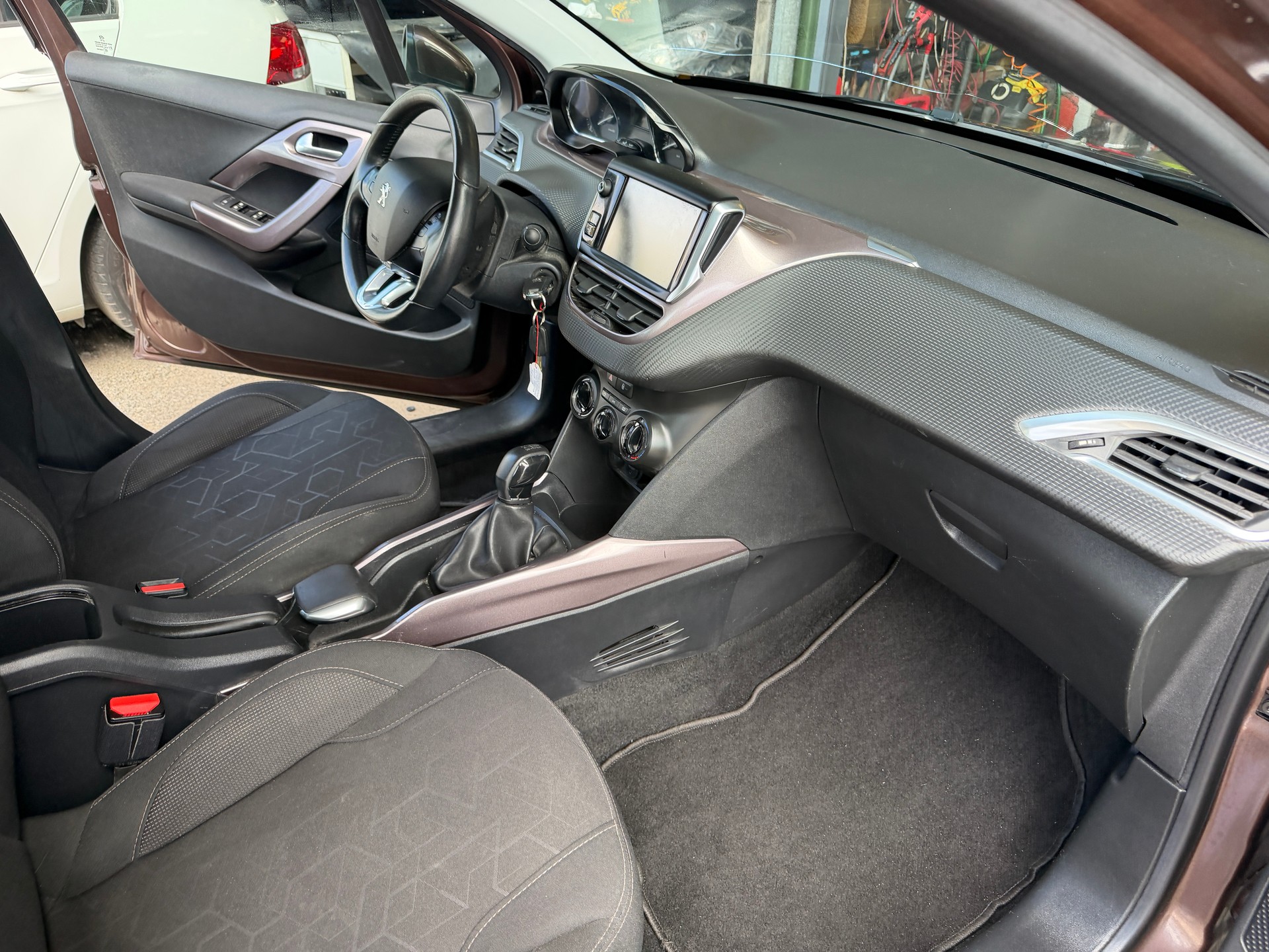 PEUGEOT 2008 1.6 VTI Active-image-10