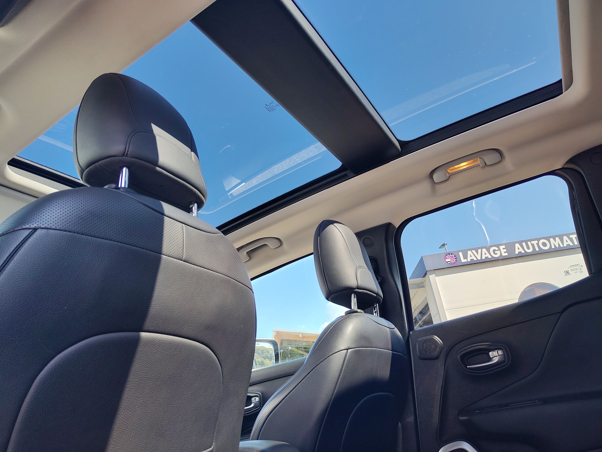 JEEP Renegade 1.4 Turbo Freedom AWD-image-10