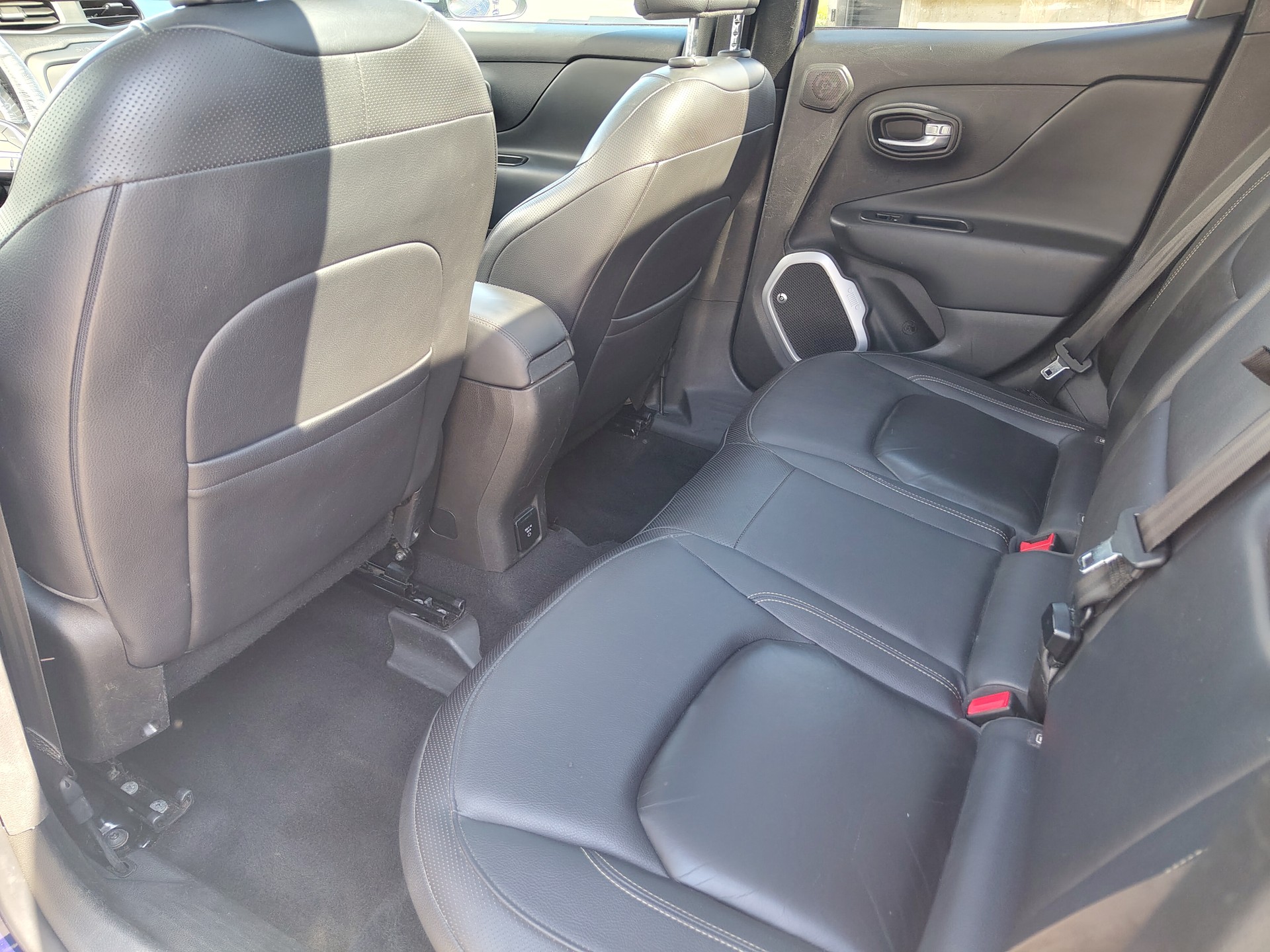 JEEP Renegade 1.4 Turbo Freedom AWD-image-8