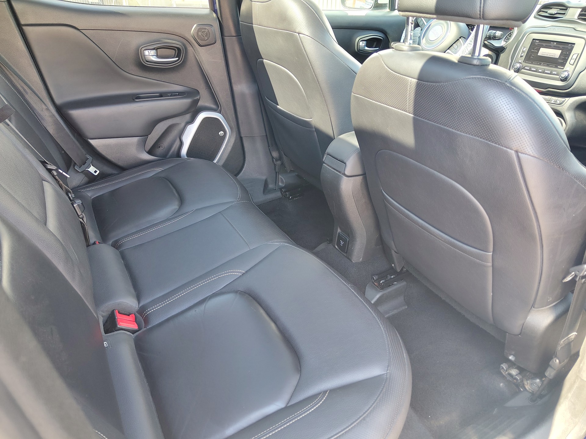 JEEP Renegade 1.4 Turbo Freedom AWD-image-9