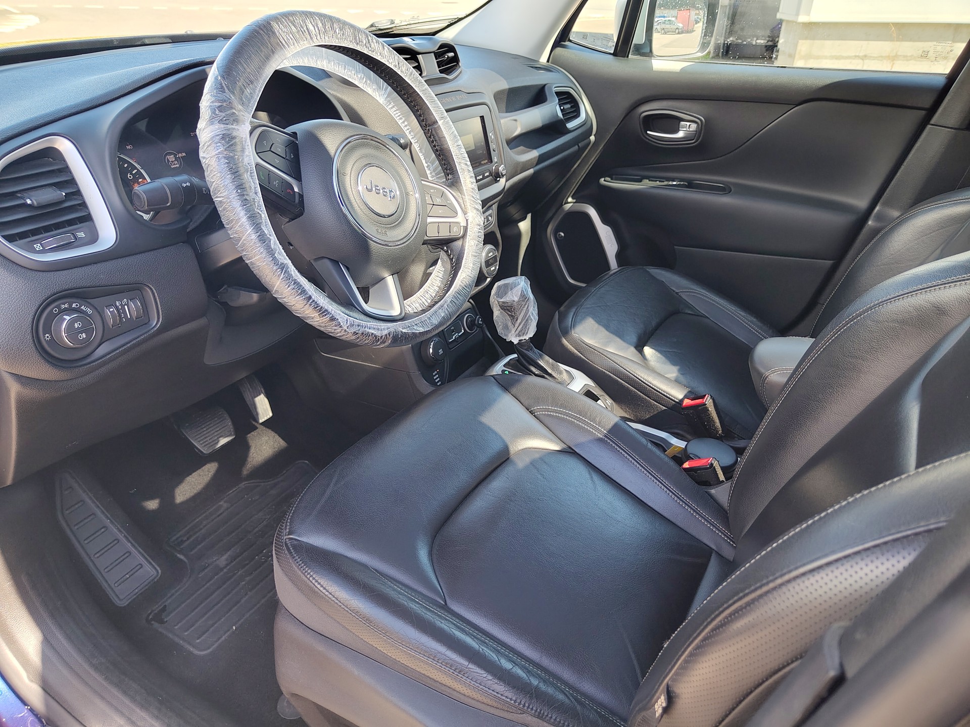 JEEP Renegade 1.4 Turbo Freedom AWD-image-4