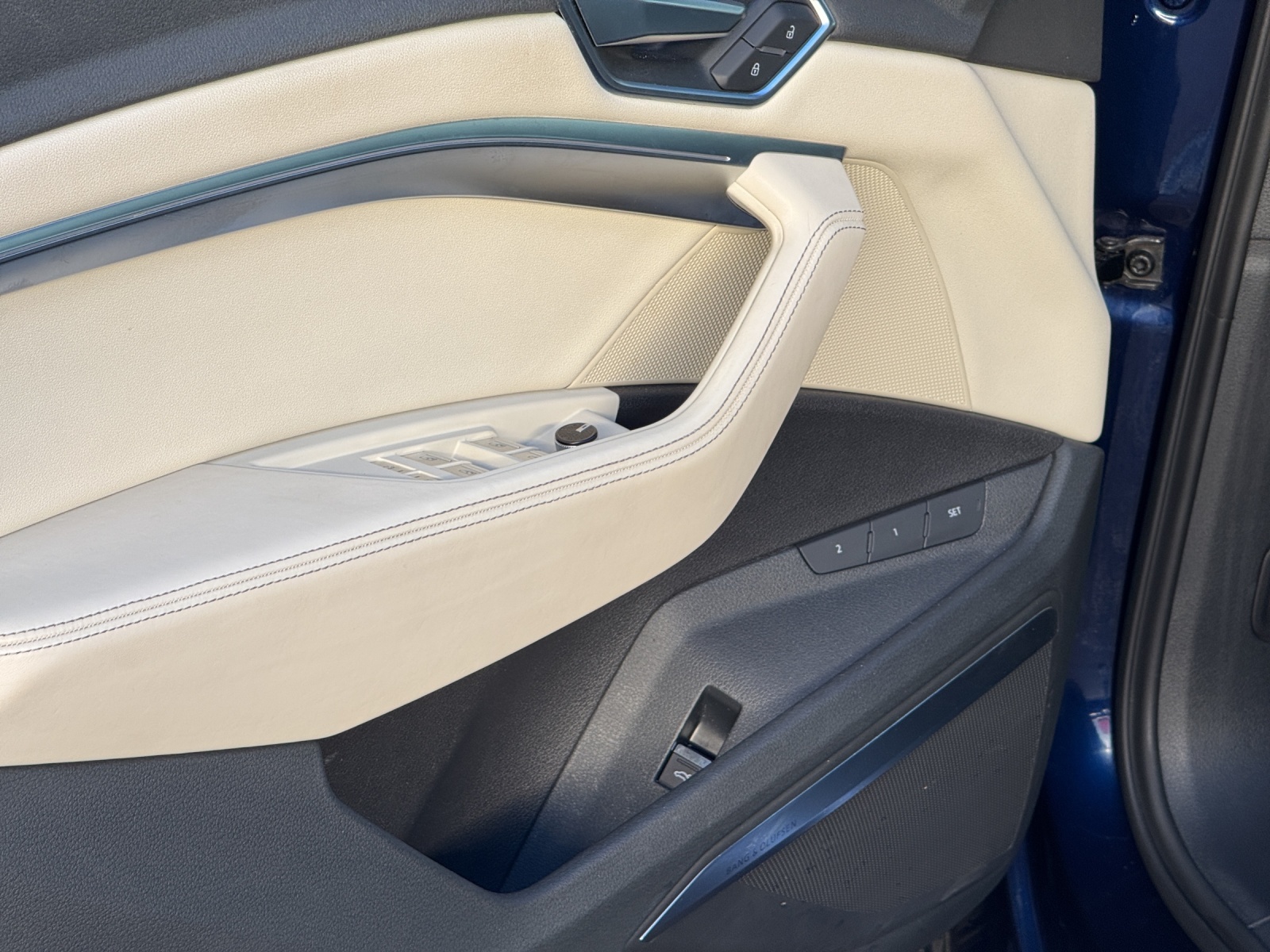 AUDI e-tron 55 Sportback S Line quattro-image-15