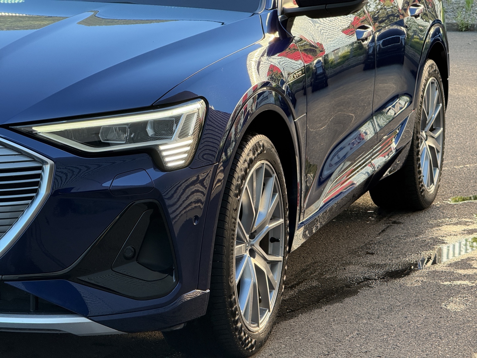 AUDI e-tron 55 Sportback S Line quattro-image-17