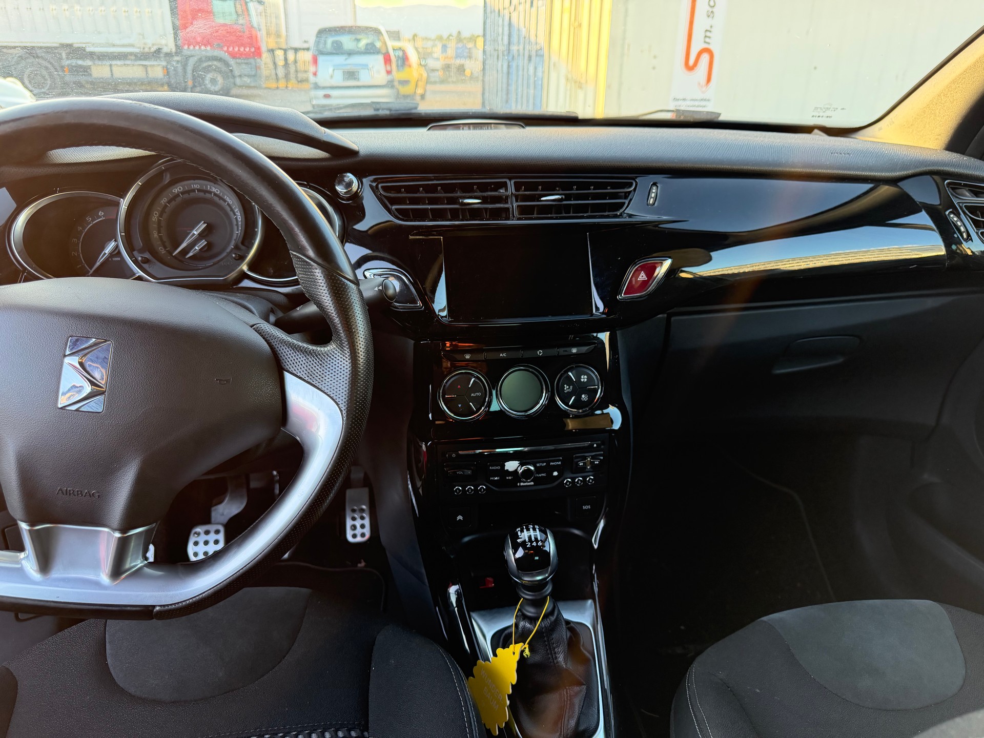 DS AUTOMOBILES DS3 1.6 THP Ultra Prestige-image-4