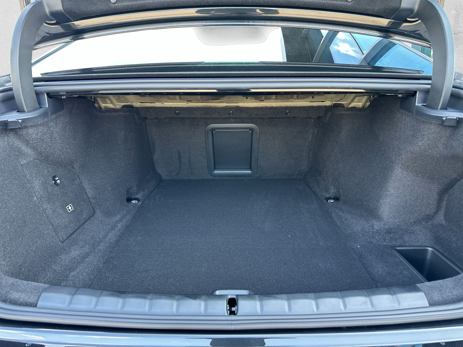 BMW i7 xDrive 50 M Sport Pro-image-10