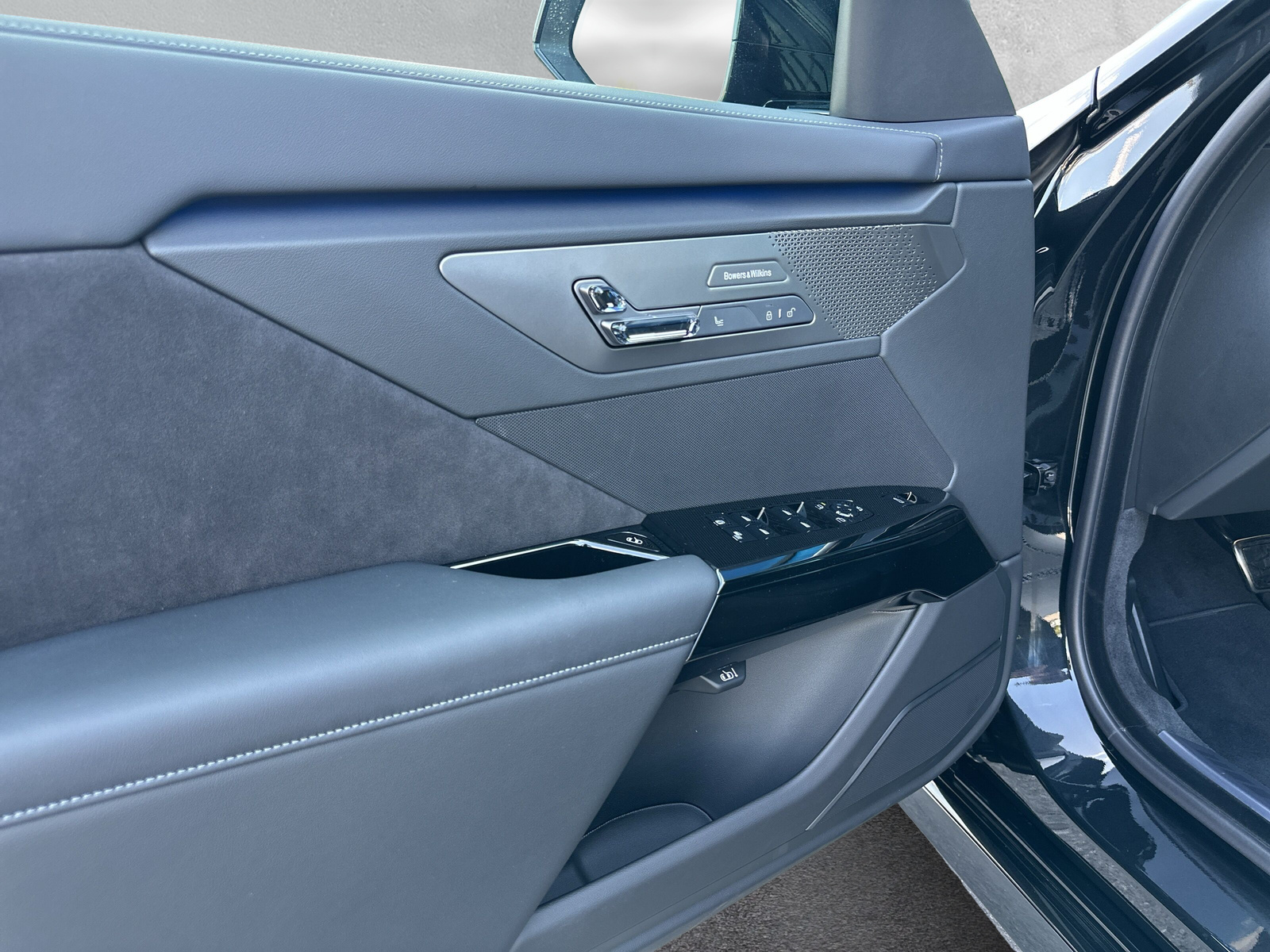 BMW i7 xDrive 50 M Sport Pro-image-21