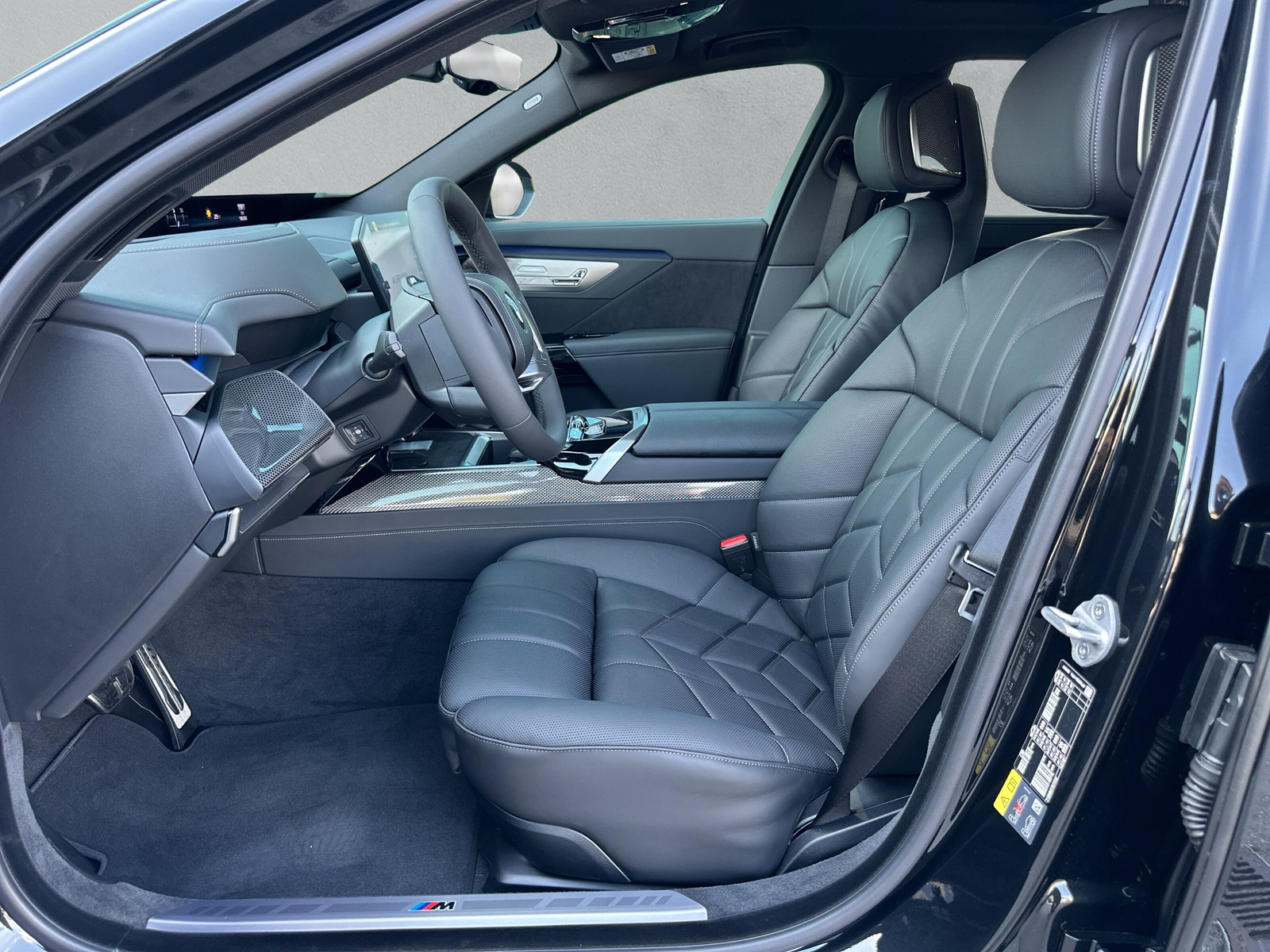 BMW i7 xDrive 50 M Sport Pro-image-11