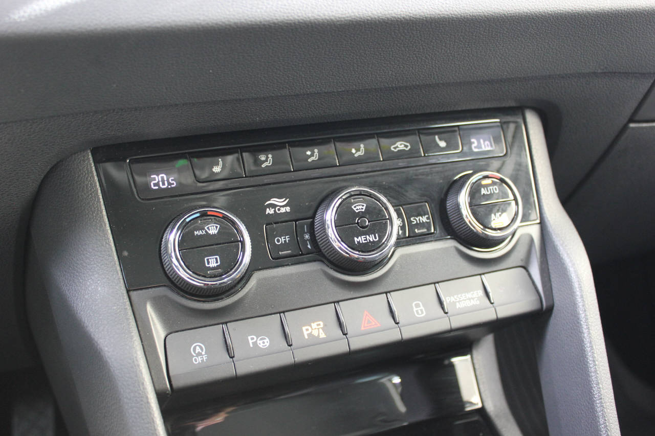 SKODA Karoq 2.0 TDI Selection 4x4 DSG-image-9