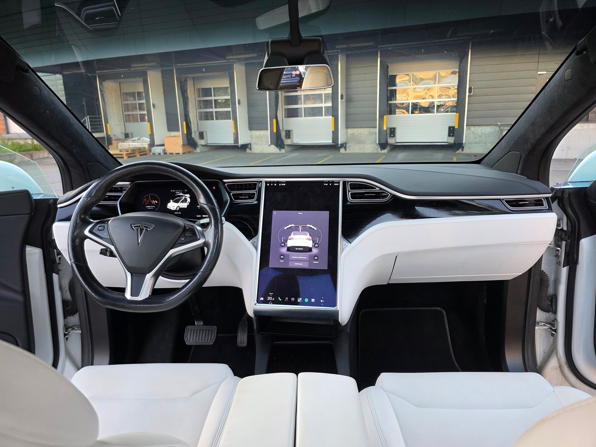 TESLA Model X 75 D-image-11