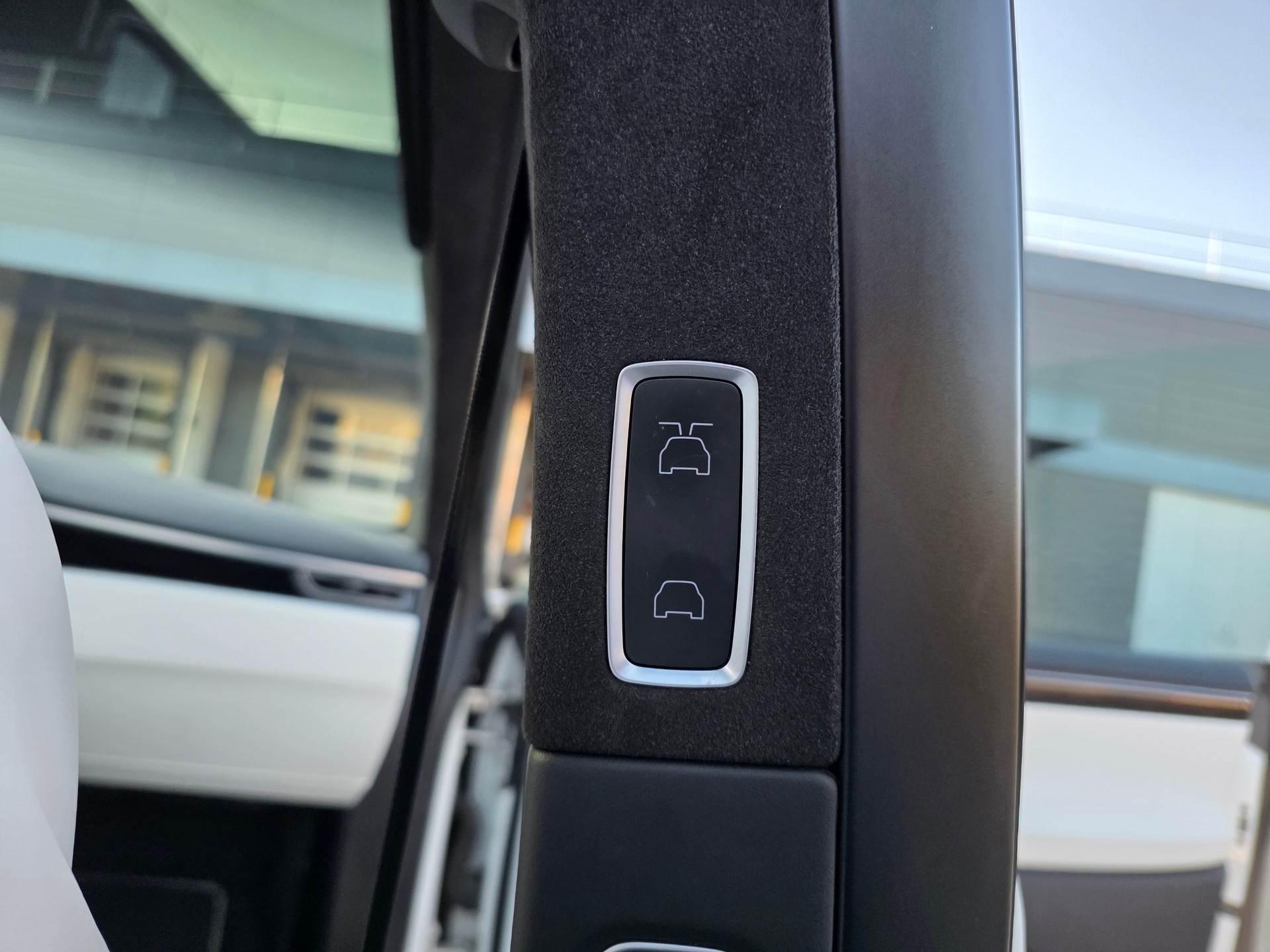 TESLA Model X 75 D-image-12