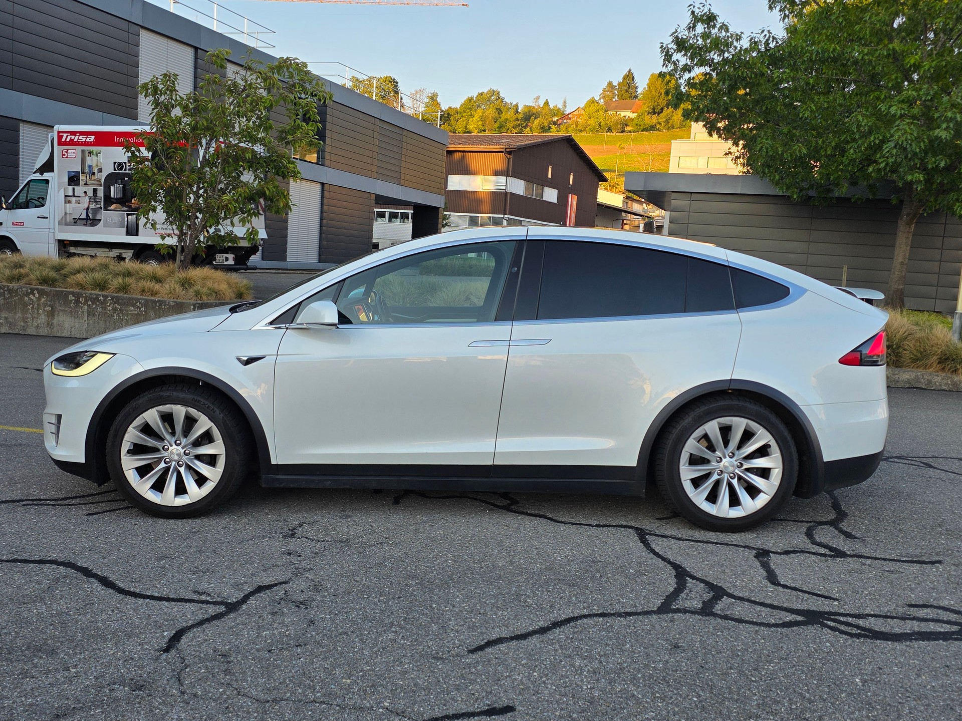 TESLA Model X 75 D-image-4