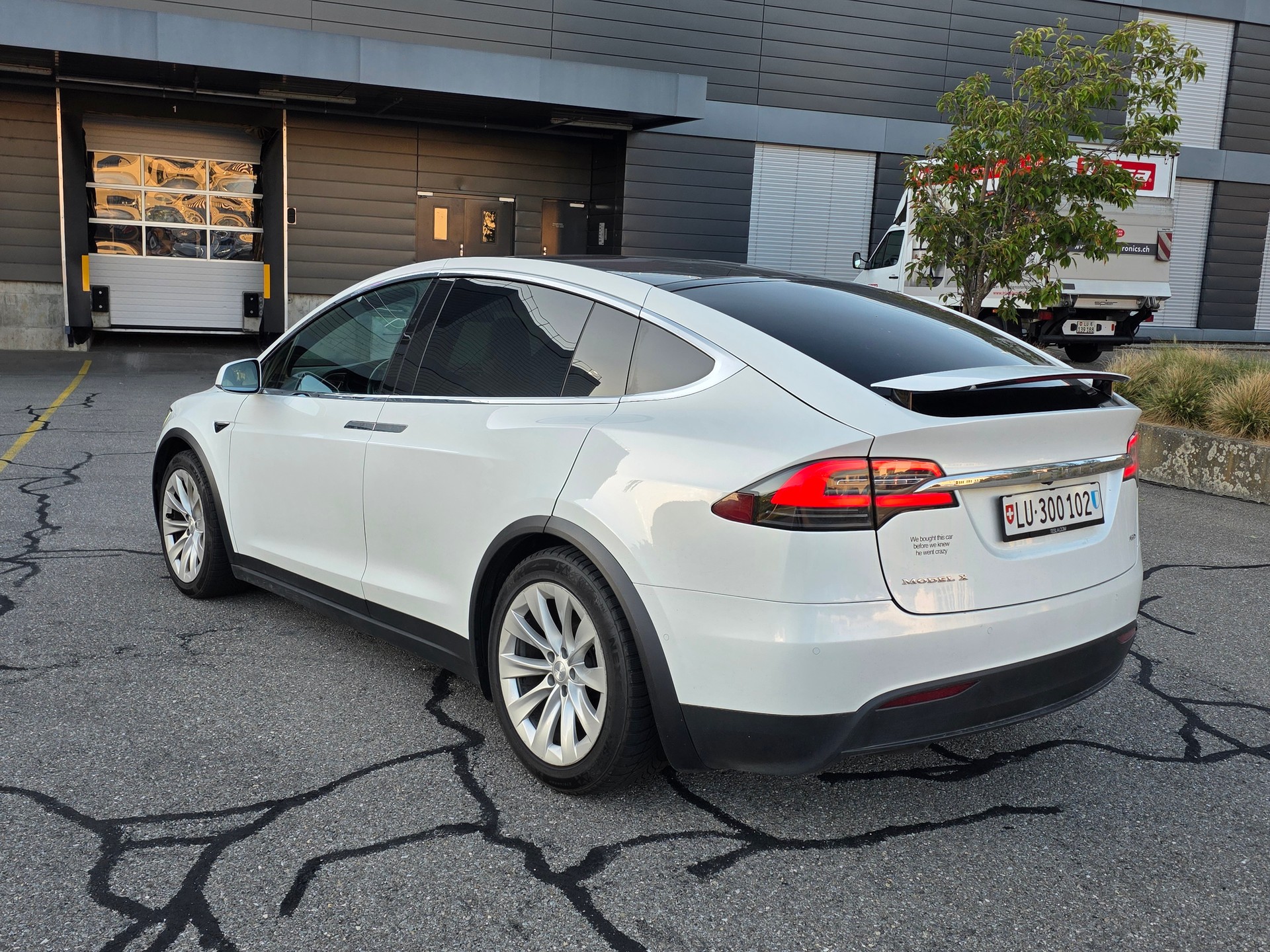 TESLA Model X 75 D-image-3