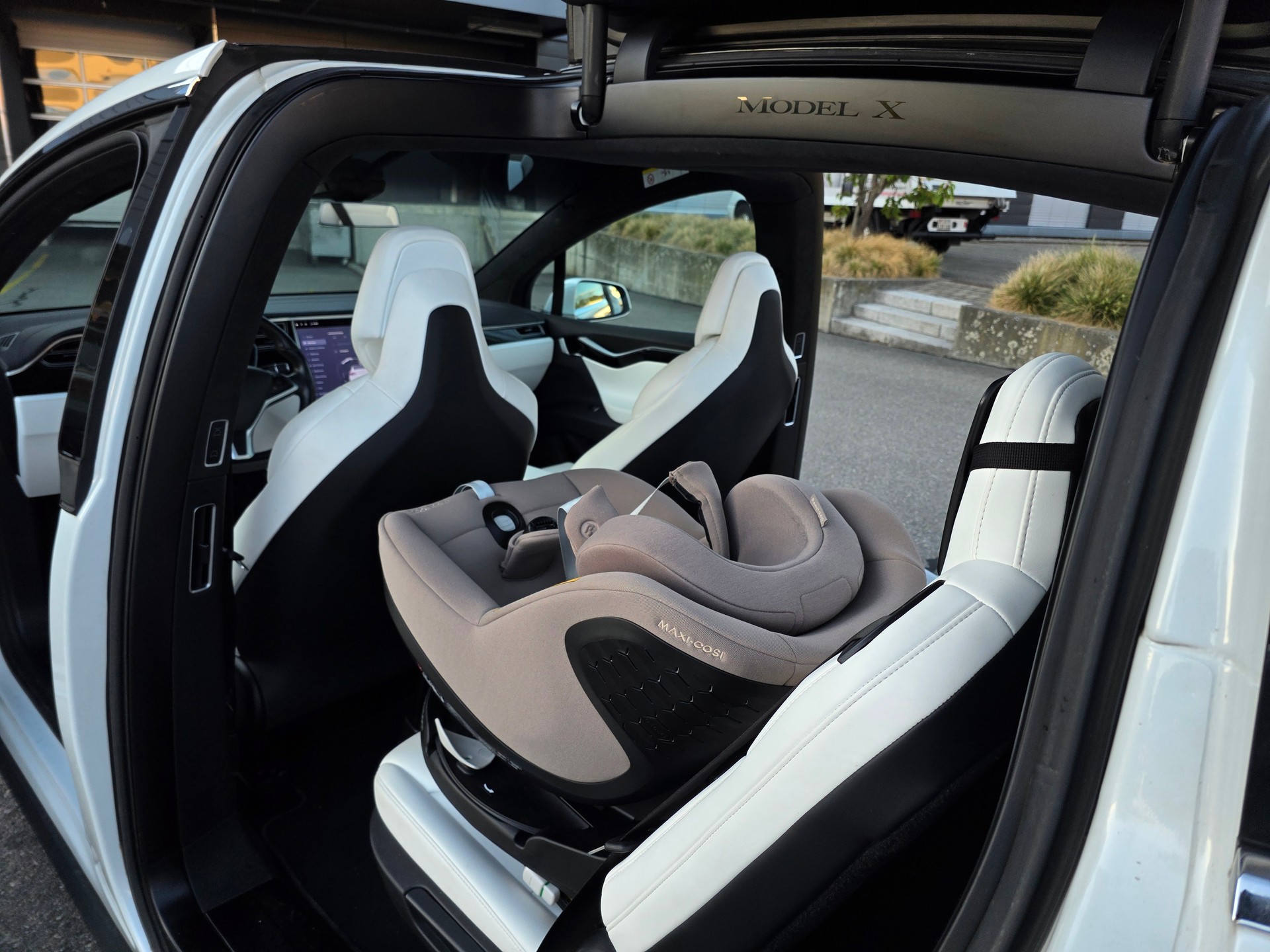 TESLA Model X 75 D-image-15