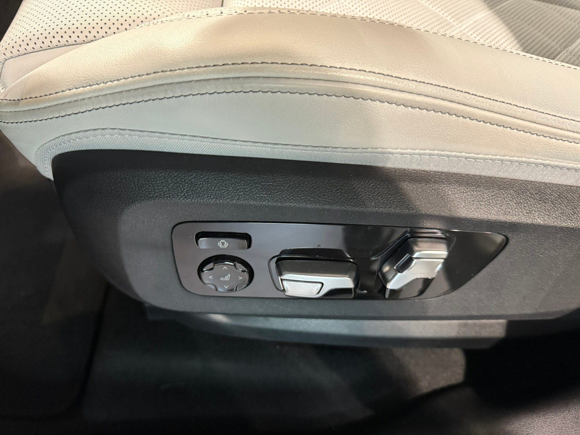 BMW X5 xDrive 48V 30d M Sport Pro Steptronic-image-18