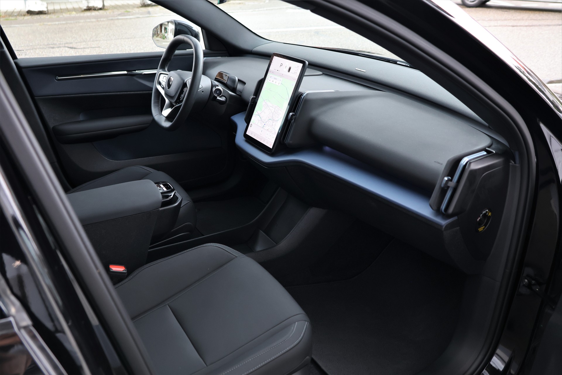 VOLVO EX30 E60 69kWh Twin Ultra Performance AWD (CH)-image-18
