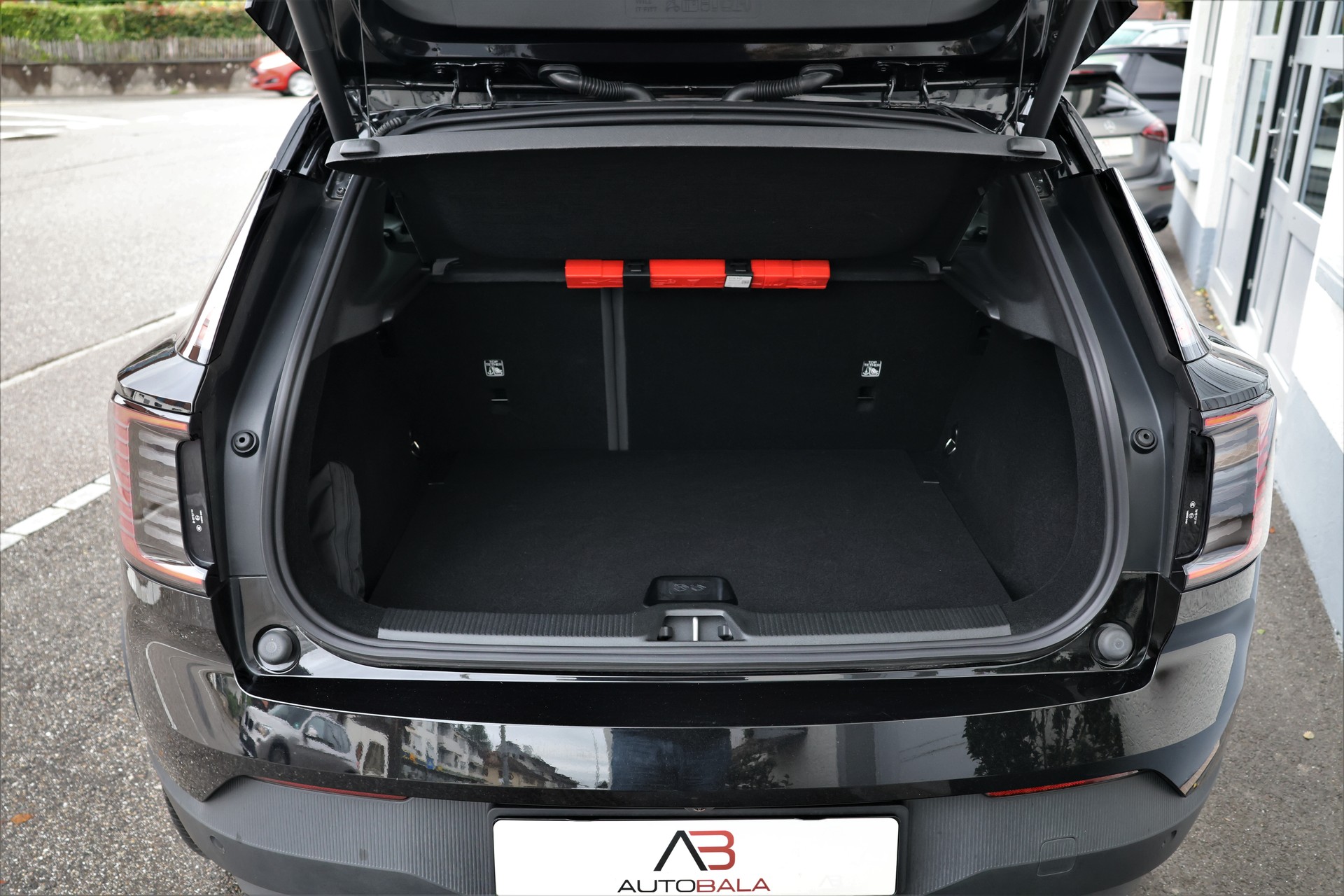 VOLVO EX30 E60 69kWh Twin Ultra Performance AWD (CH)-image-17