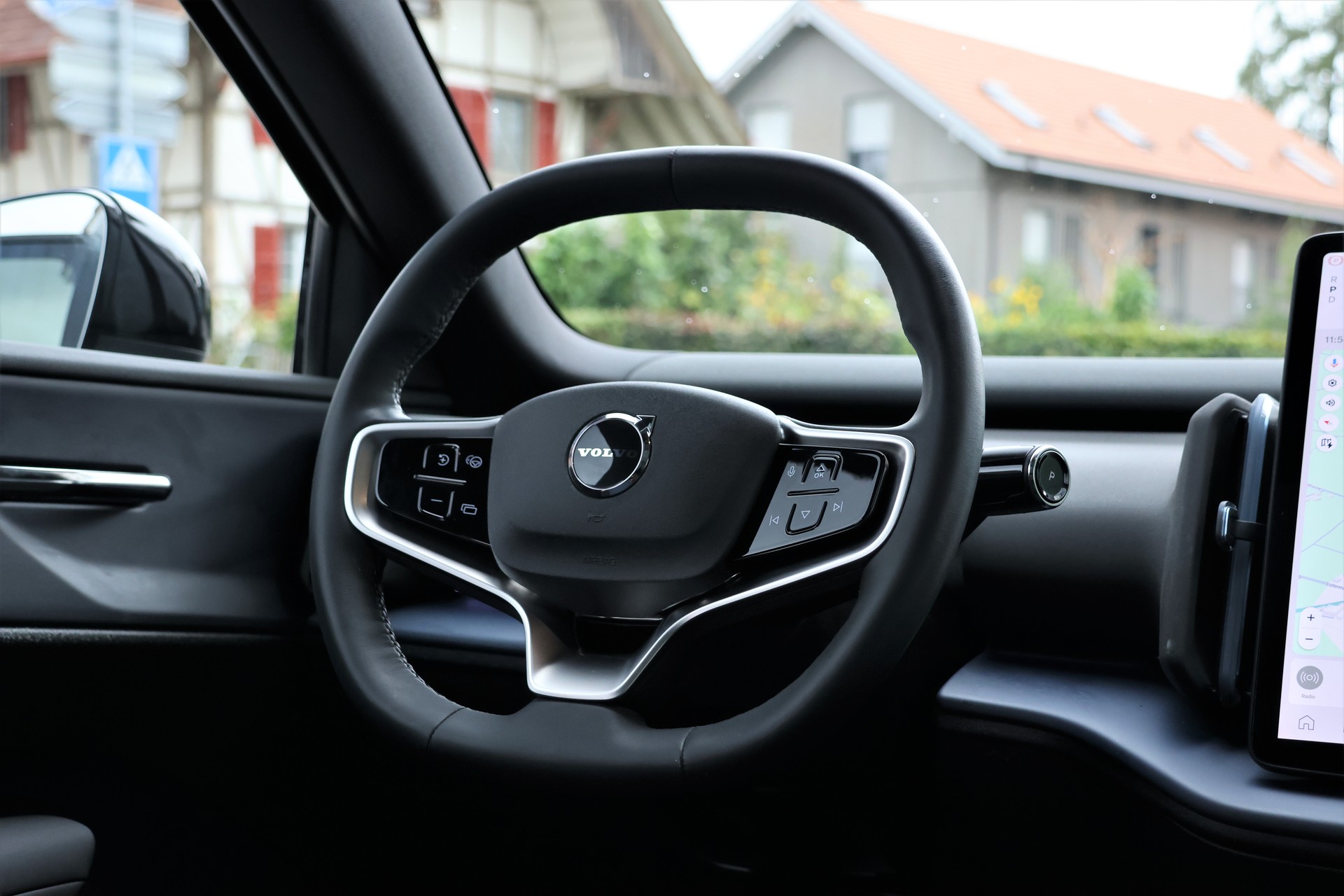 VOLVO EX30 E60 69kWh Twin Ultra Performance AWD (CH)-image-14