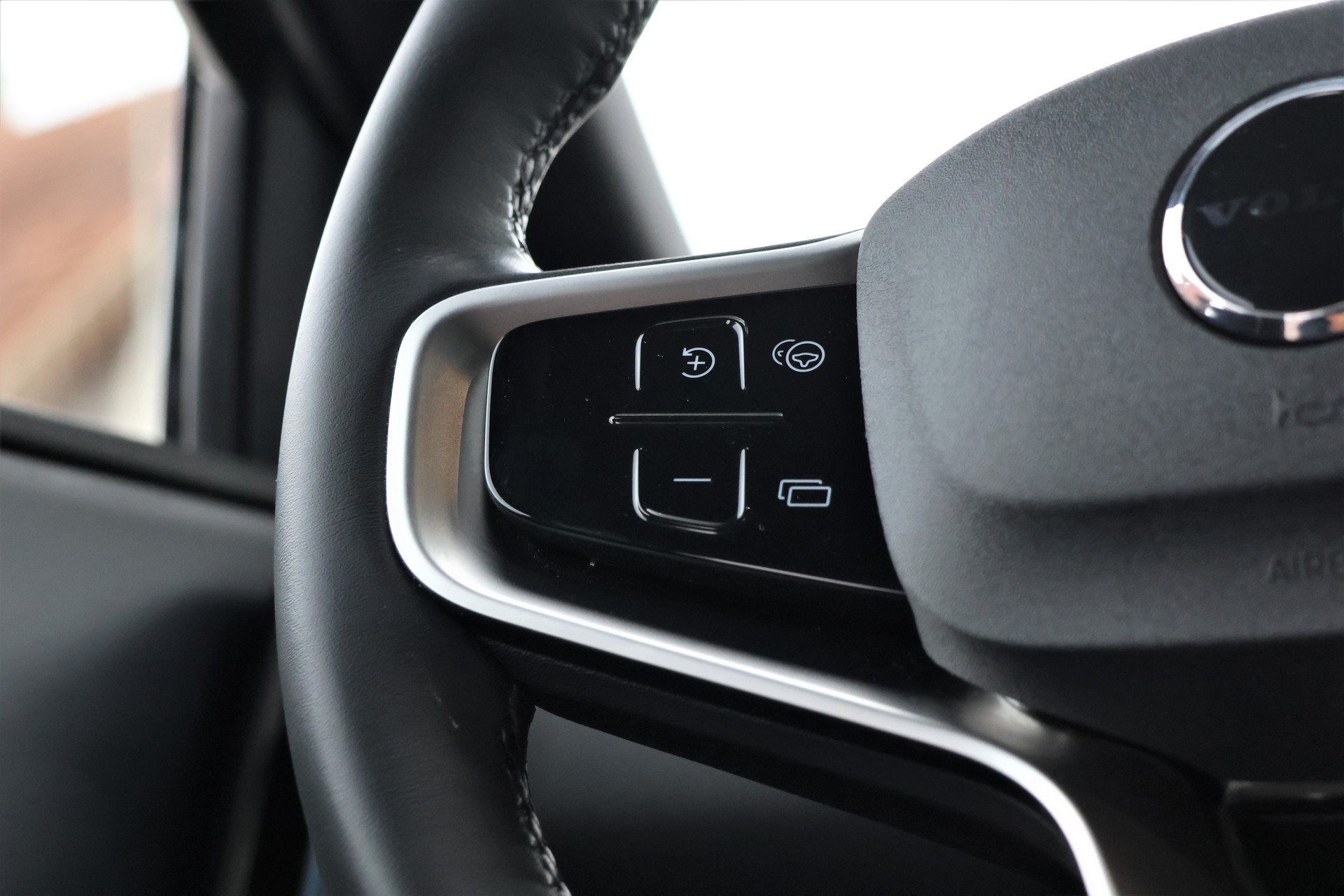 VOLVO EX30 E60 69kWh Twin Ultra Performance AWD (CH)-image-16