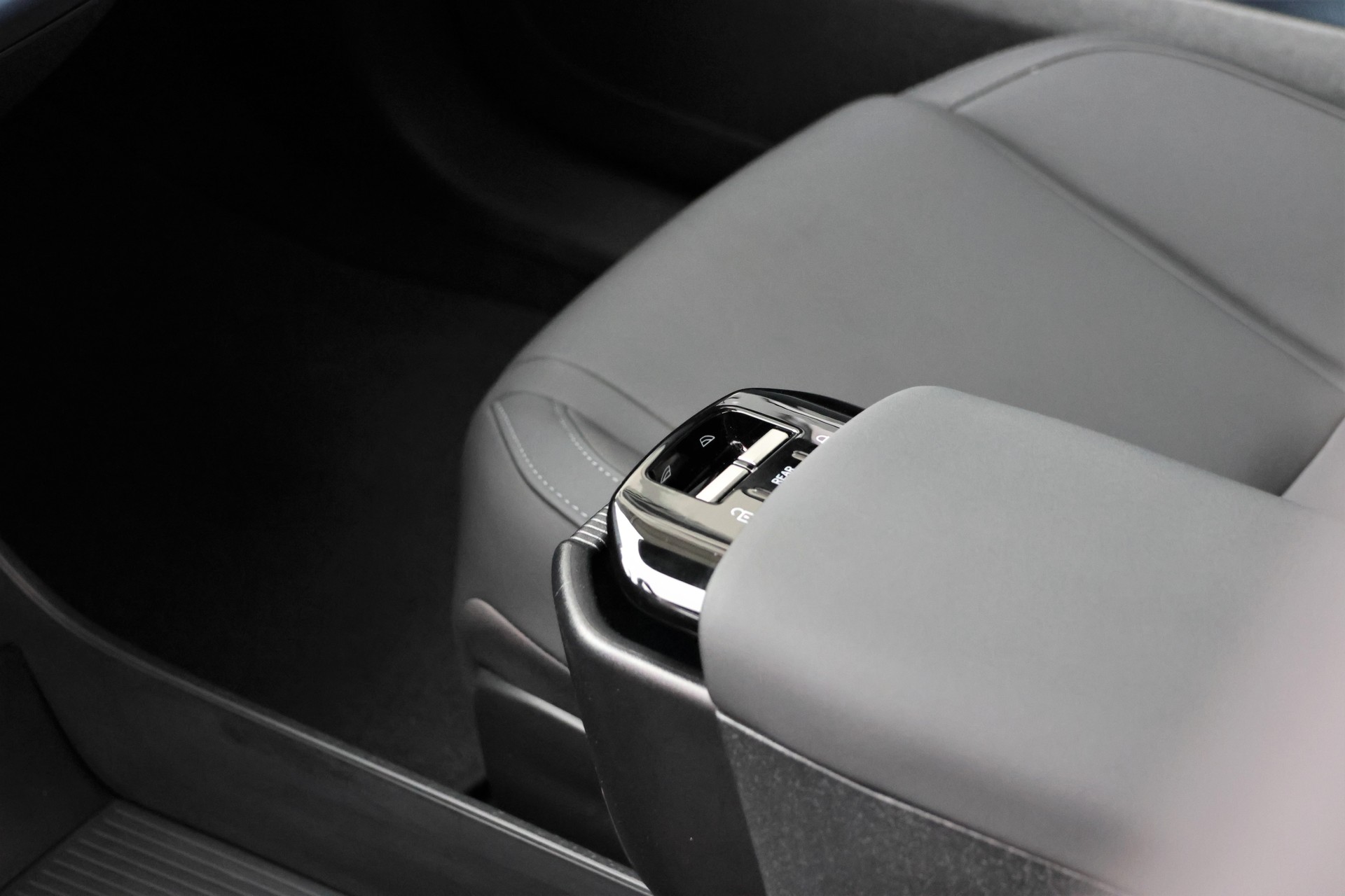 VOLVO EX30 E60 69kWh Twin Ultra Performance AWD (CH)-image-10