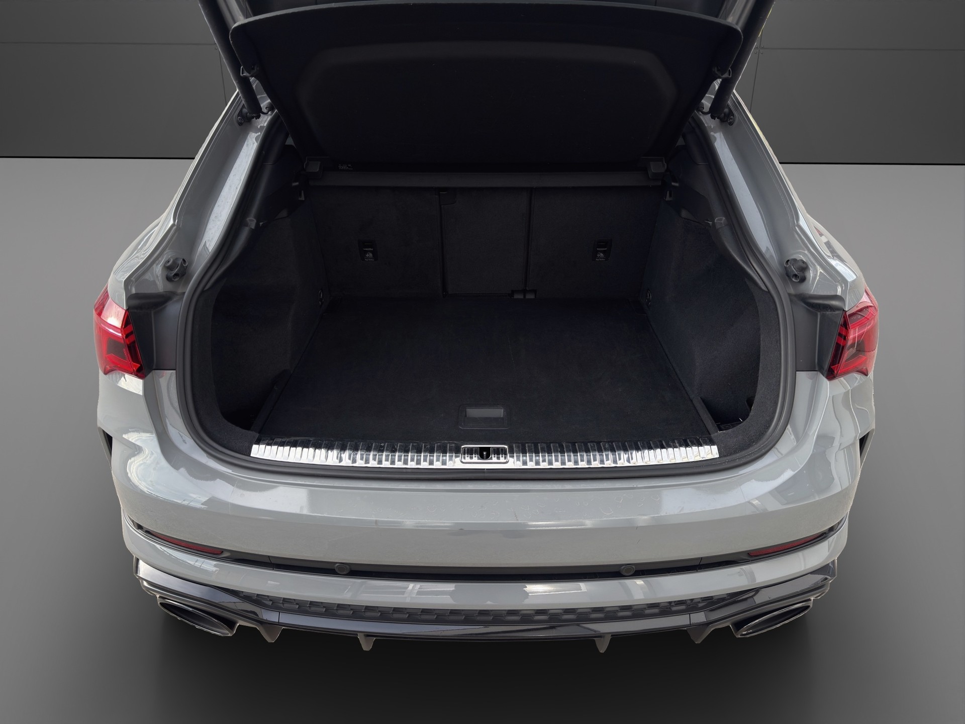 AUDI RS Q3 Sportback quattro S tronic-image-4