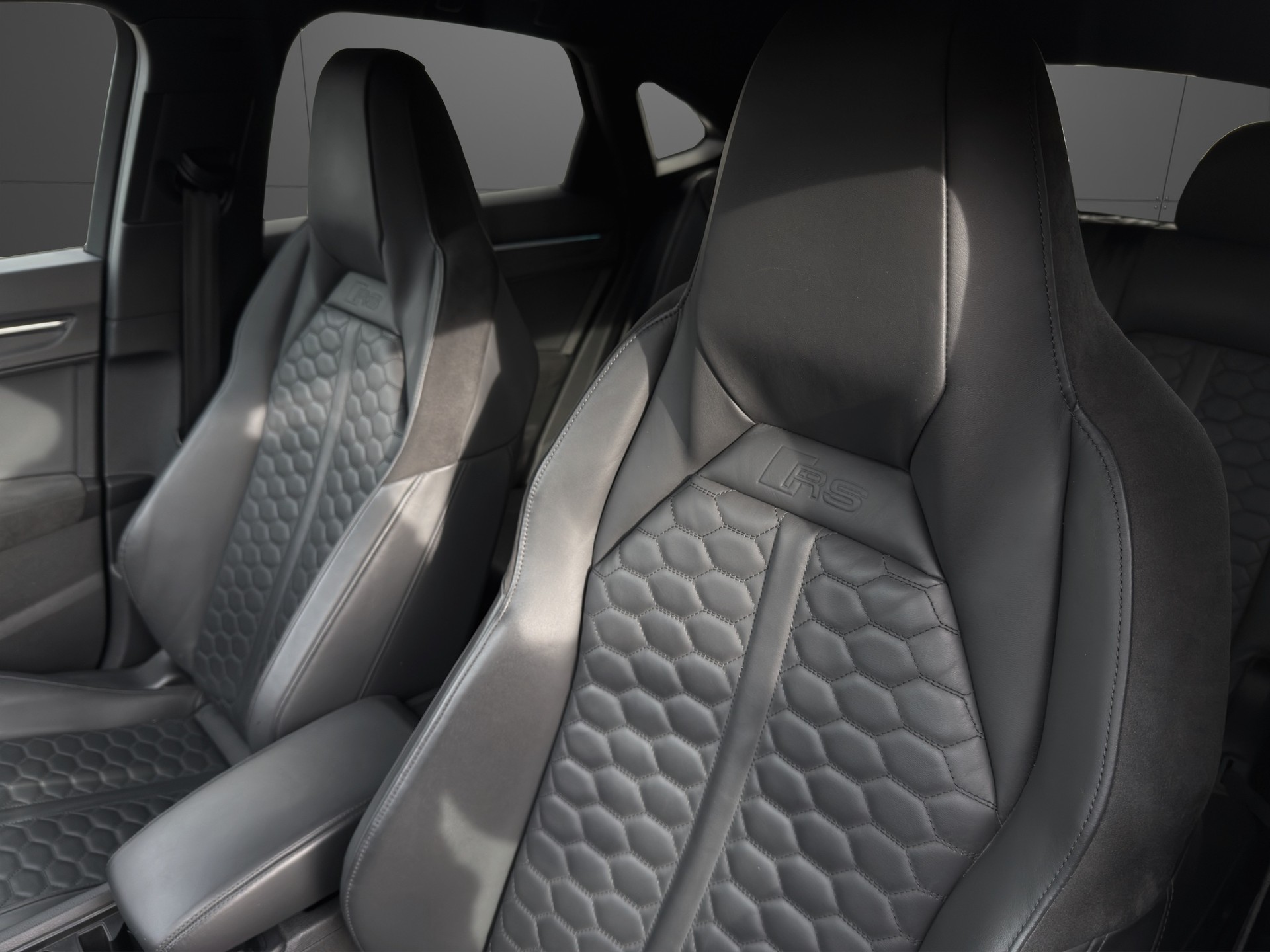 AUDI RS Q3 Sportback quattro S tronic-image-7