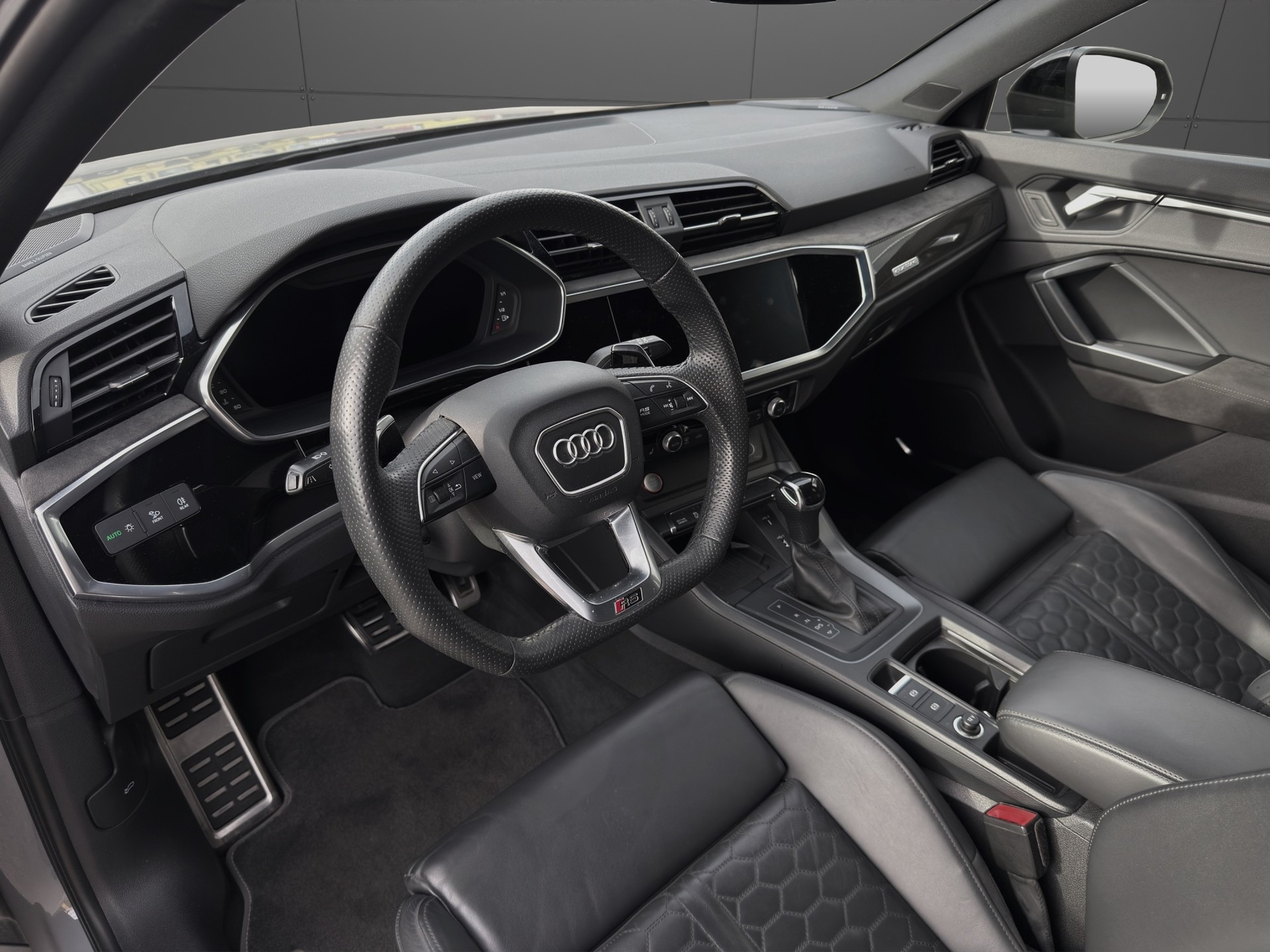 AUDI RS Q3 Sportback quattro S tronic-image-6