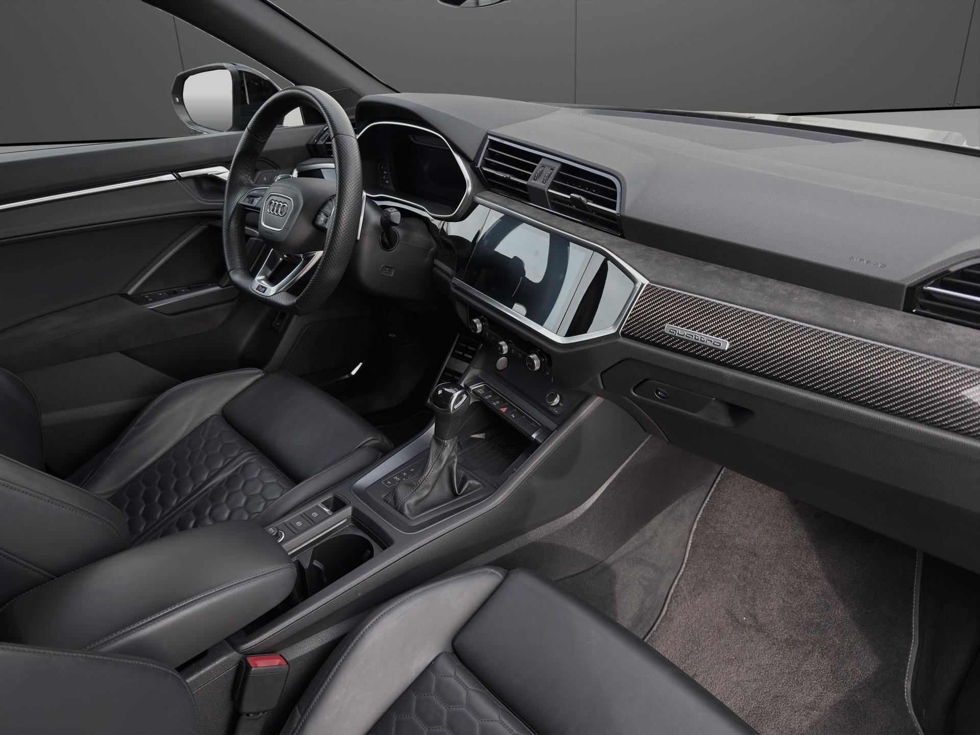 AUDI RS Q3 Sportback quattro S tronic-image-11