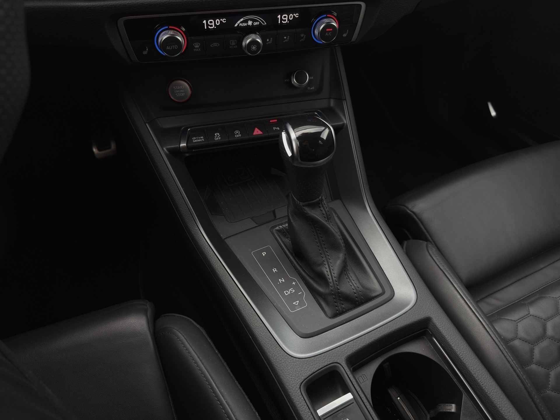 AUDI RS Q3 Sportback quattro S tronic-image-13